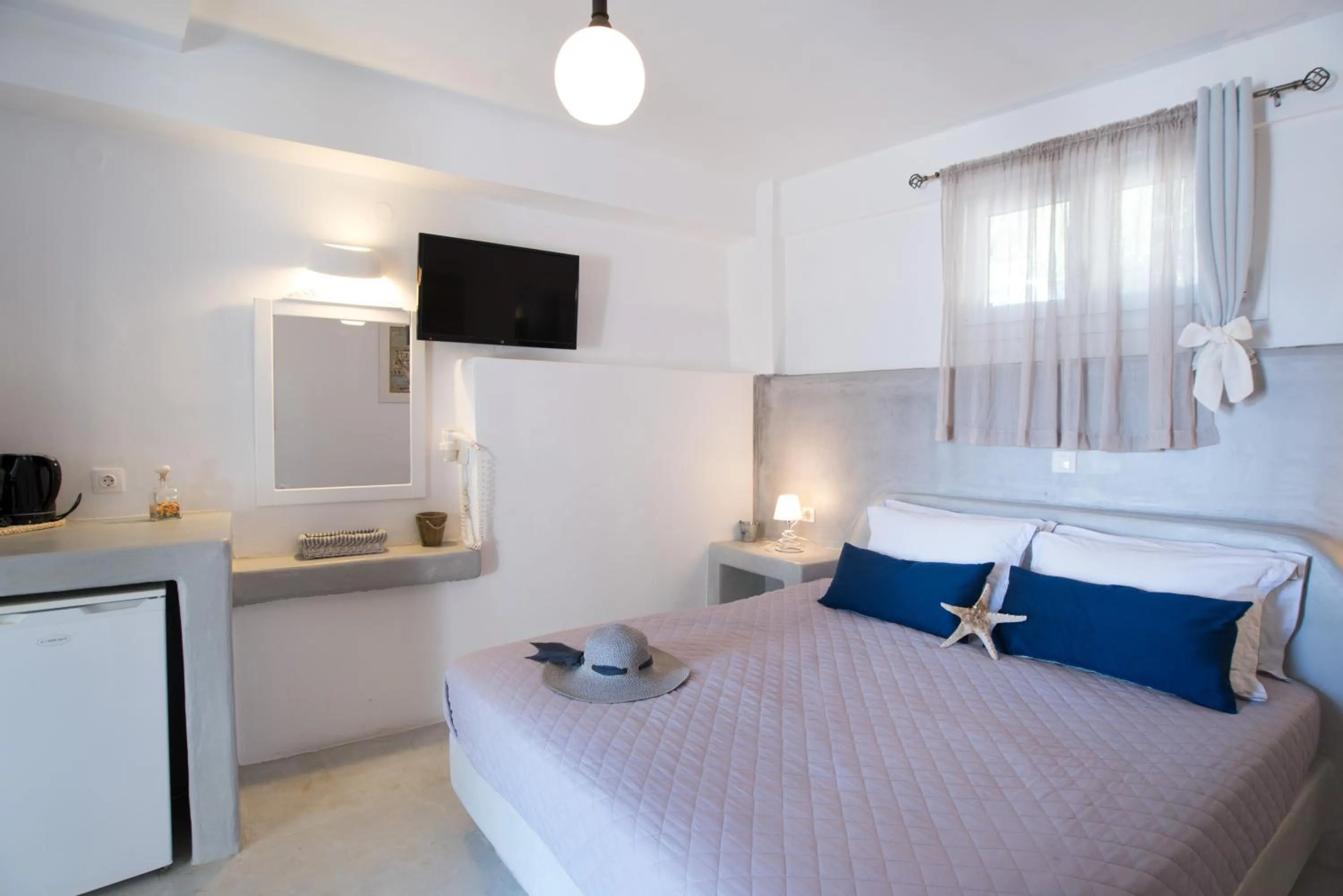 Bed in KrotiriBay adults