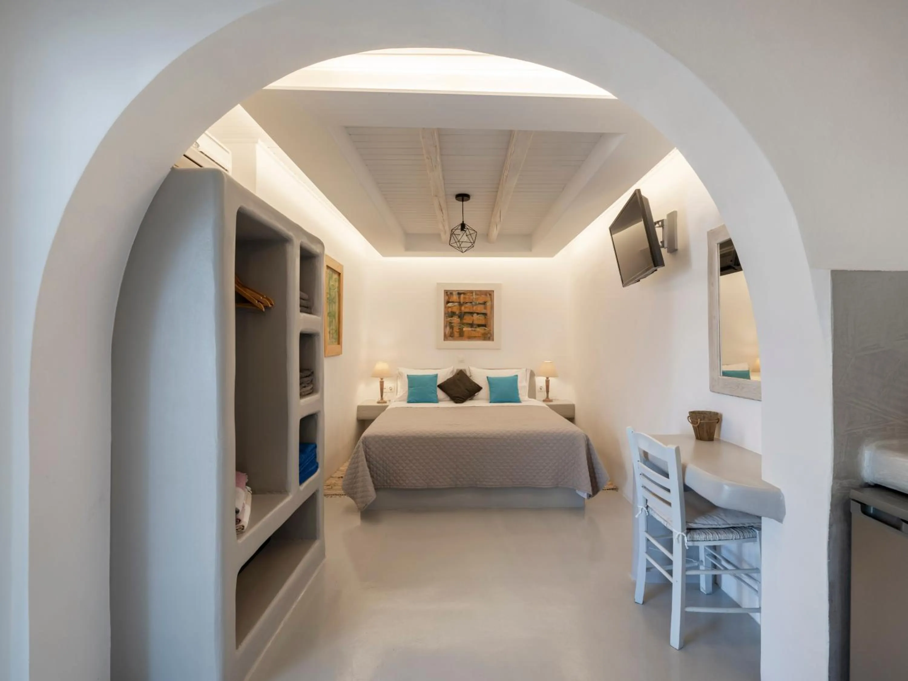 Bed in KrotiriBay adults