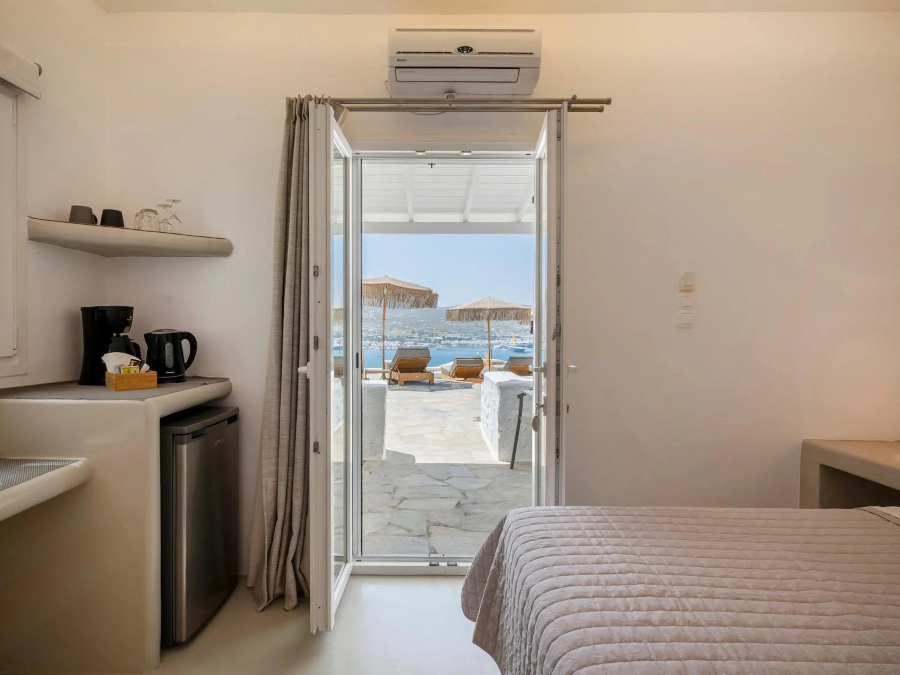 Bed in KrotiriBay adults