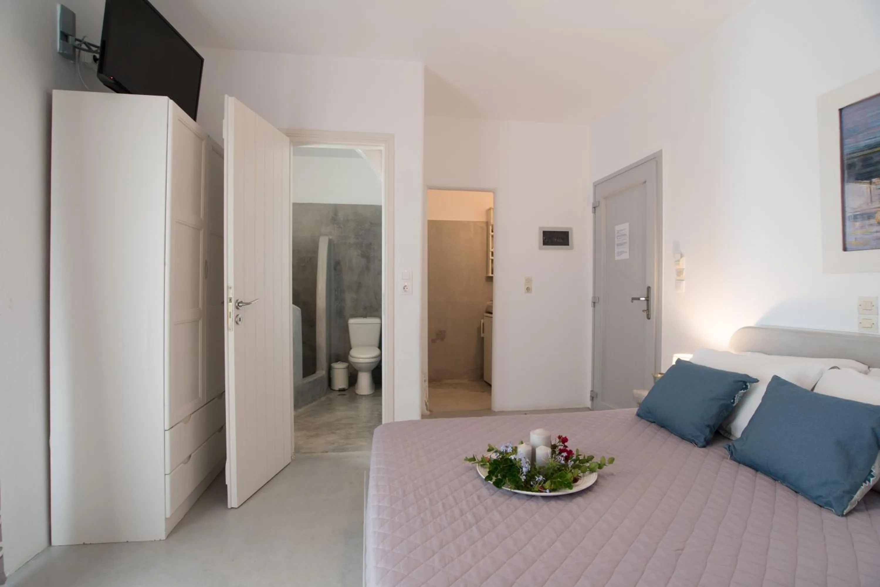 Bed in KrotiriBay adults