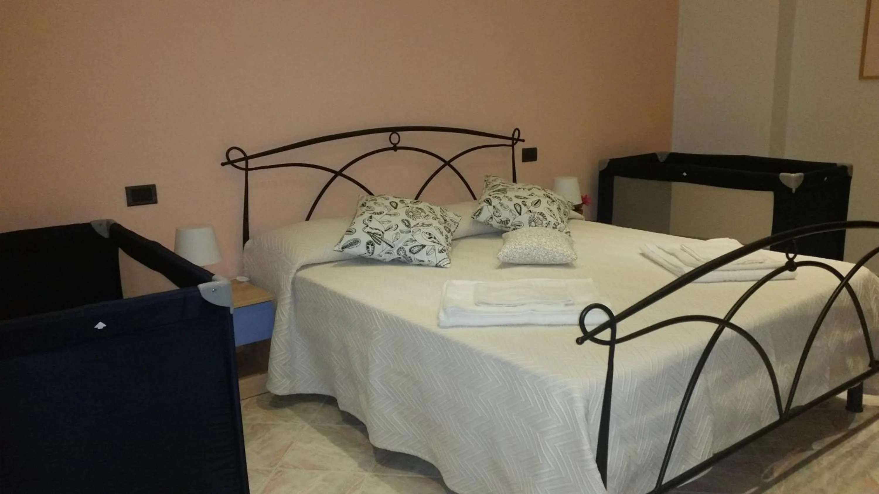 Bedroom in BBCinecitta4YOU