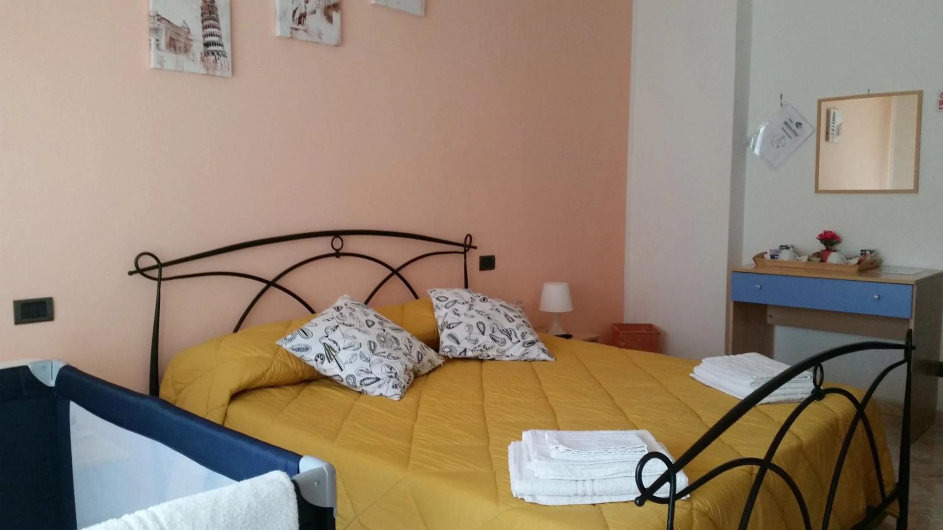 Bedroom in BBCinecitta4YOU