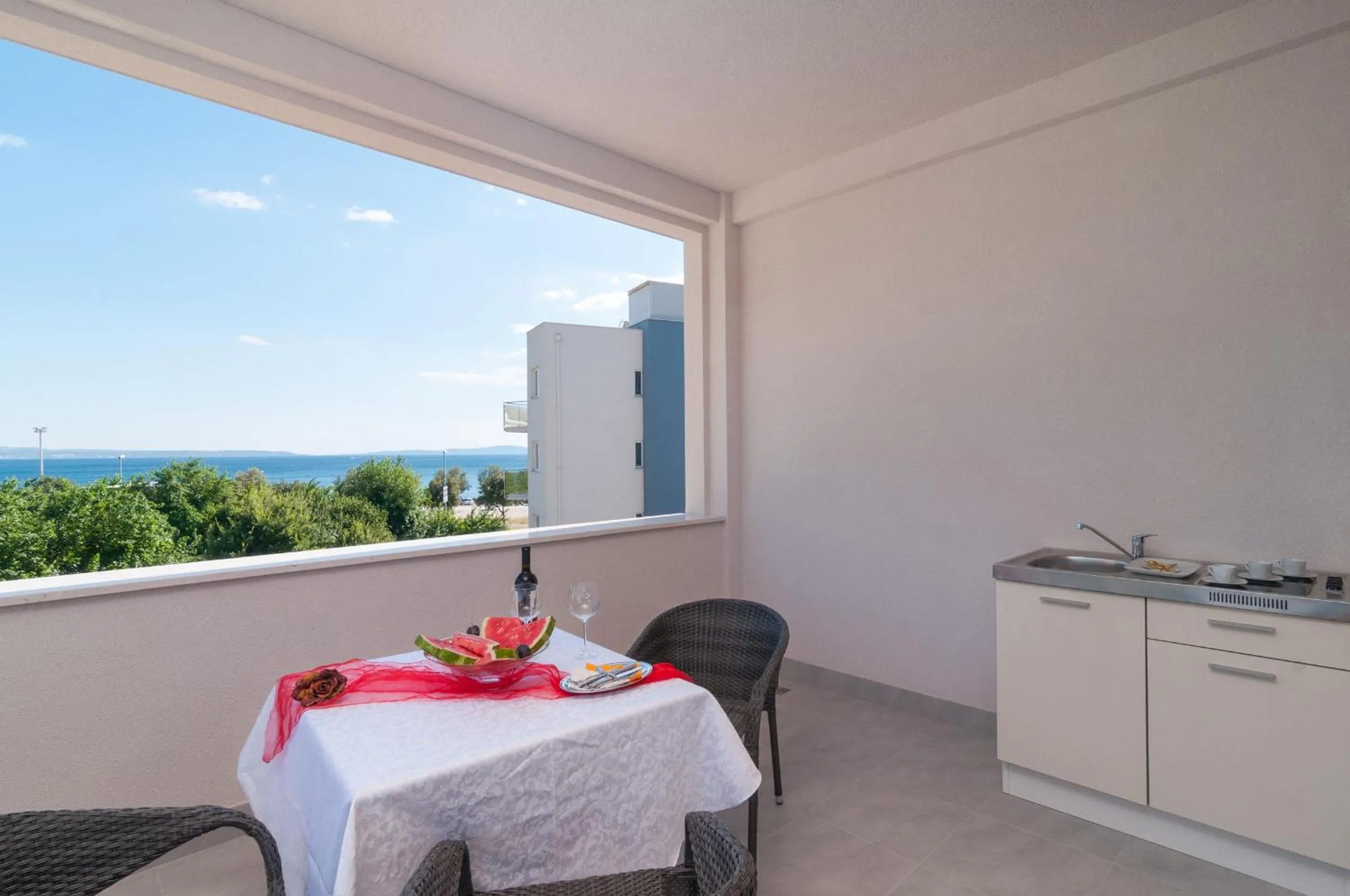 Luxury Rooms Near the Beach1