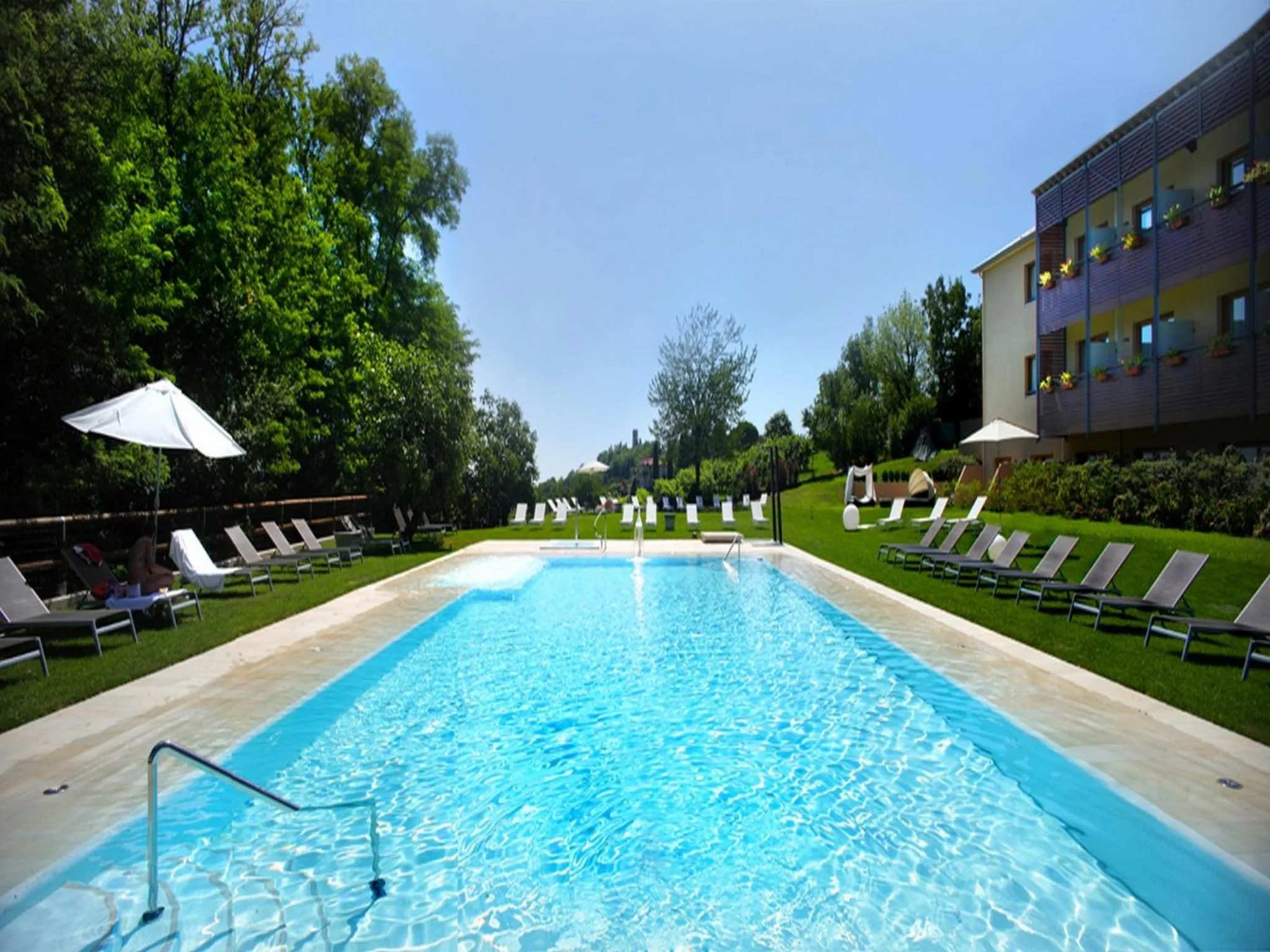 Swimming pool in Relais Le Betulle