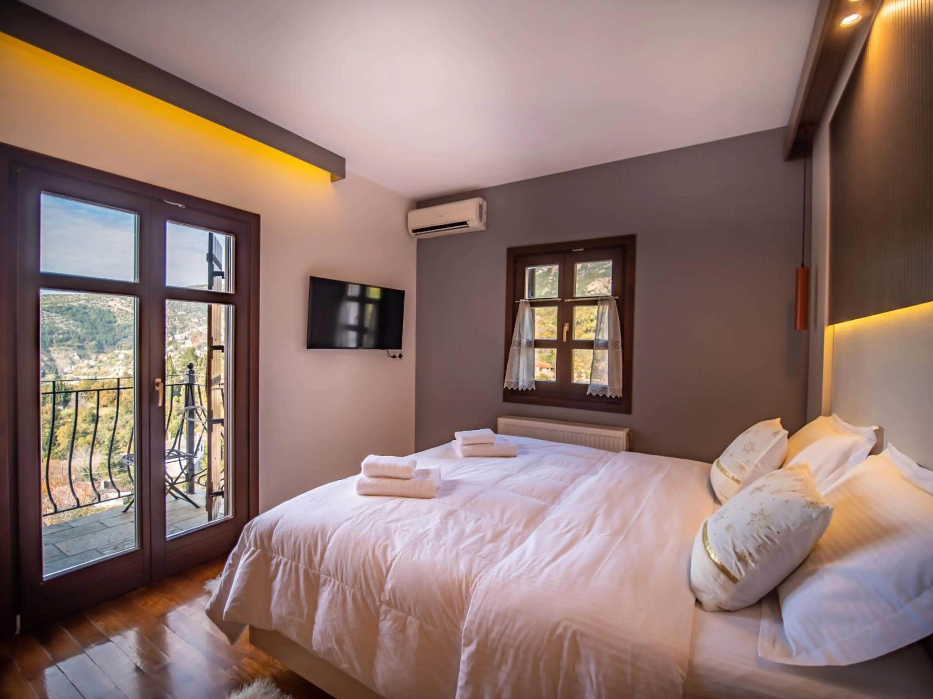 Bed in Erofili Hotel & Suites