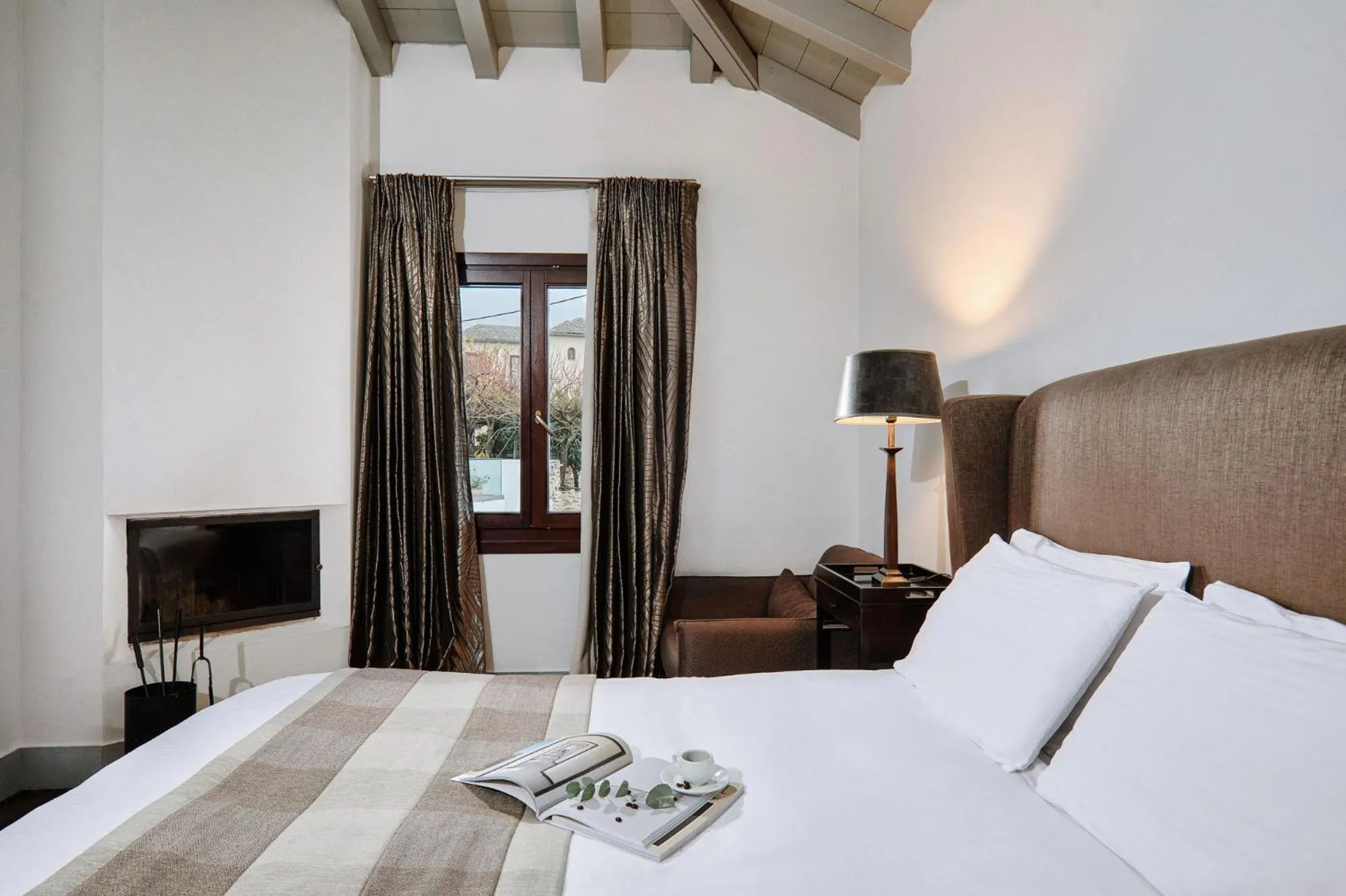 Pool view, Bed in Despotiko