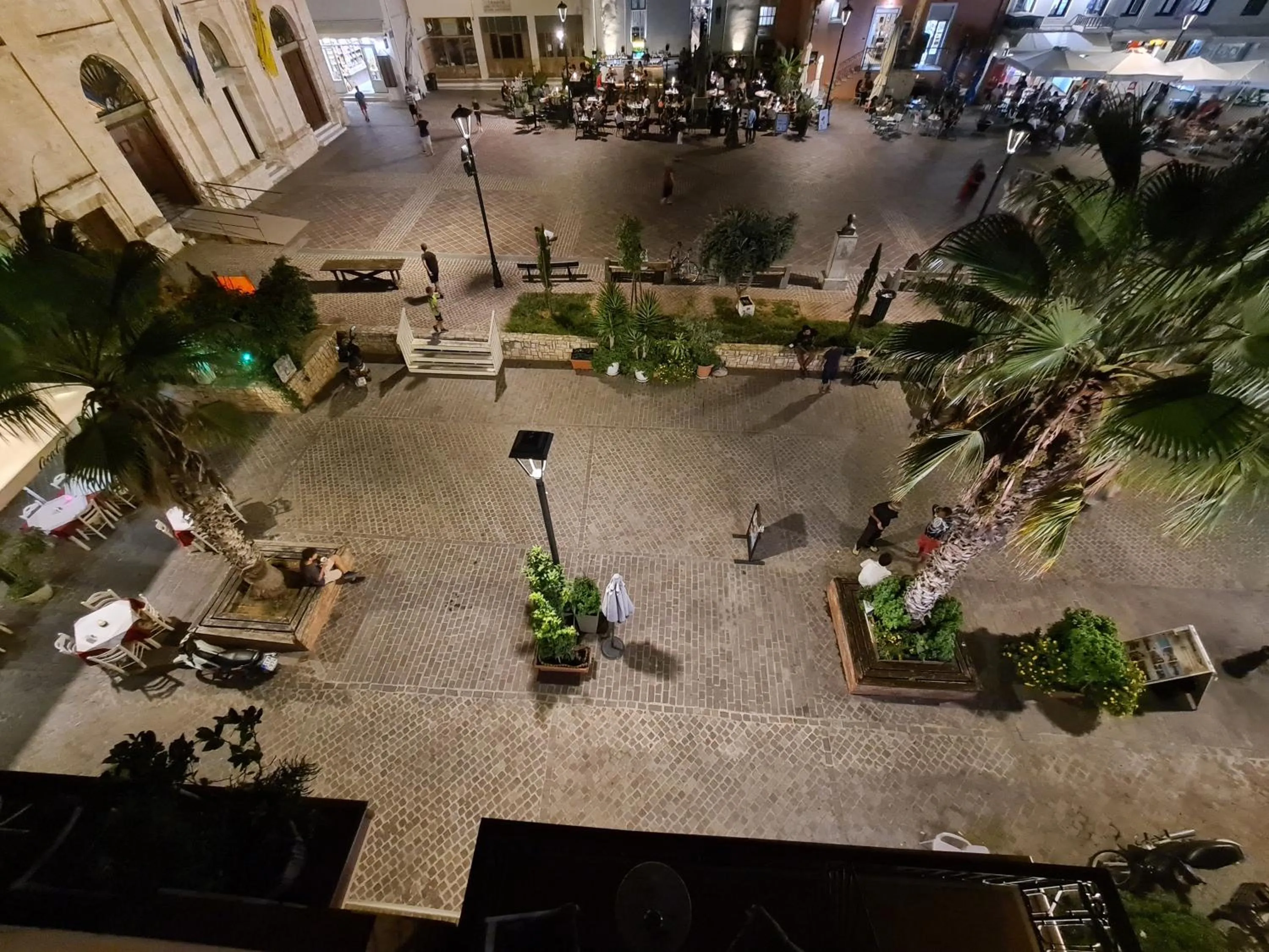 Night in Nikolas Rooms