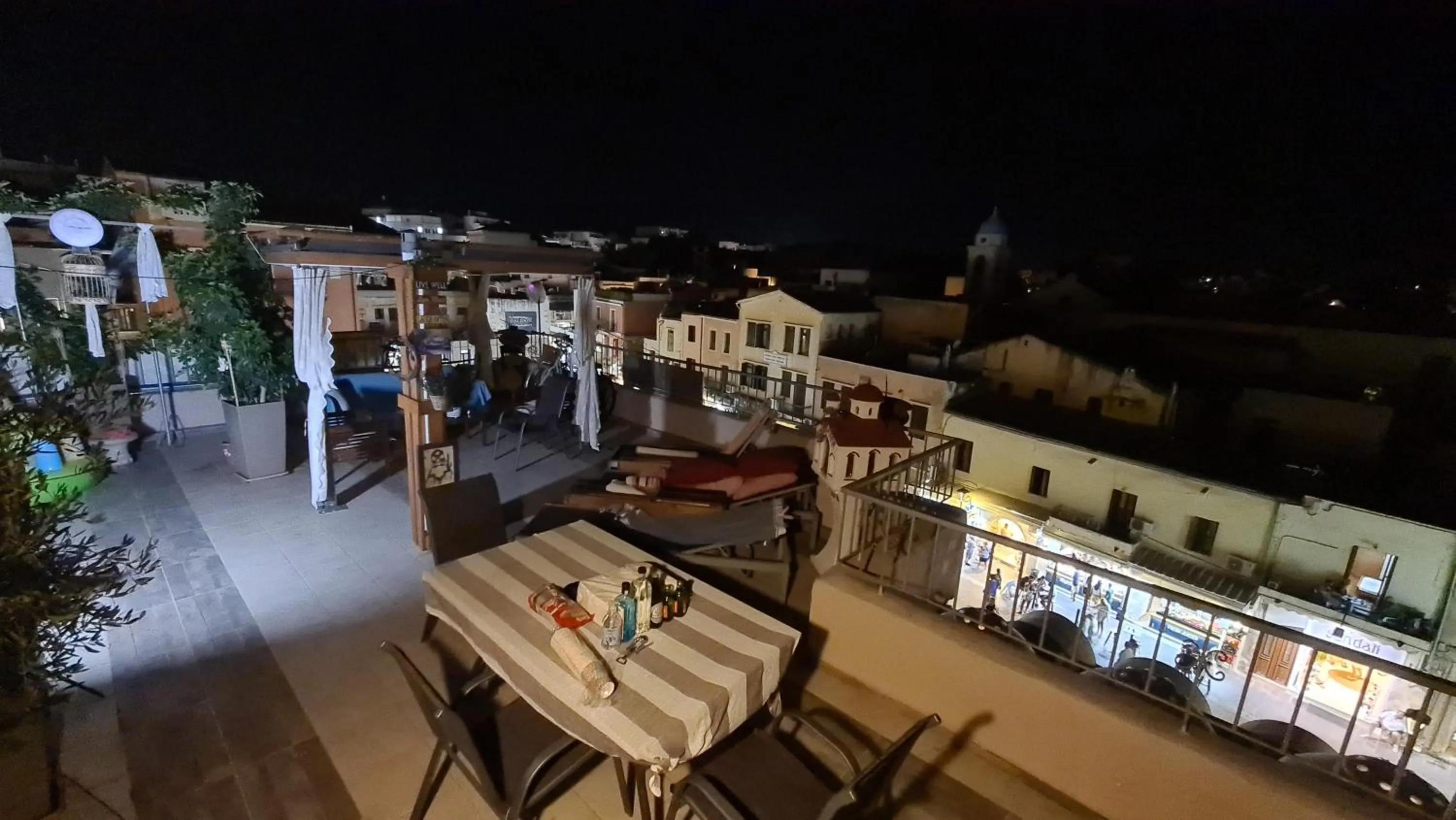 Night in Nikolas Rooms