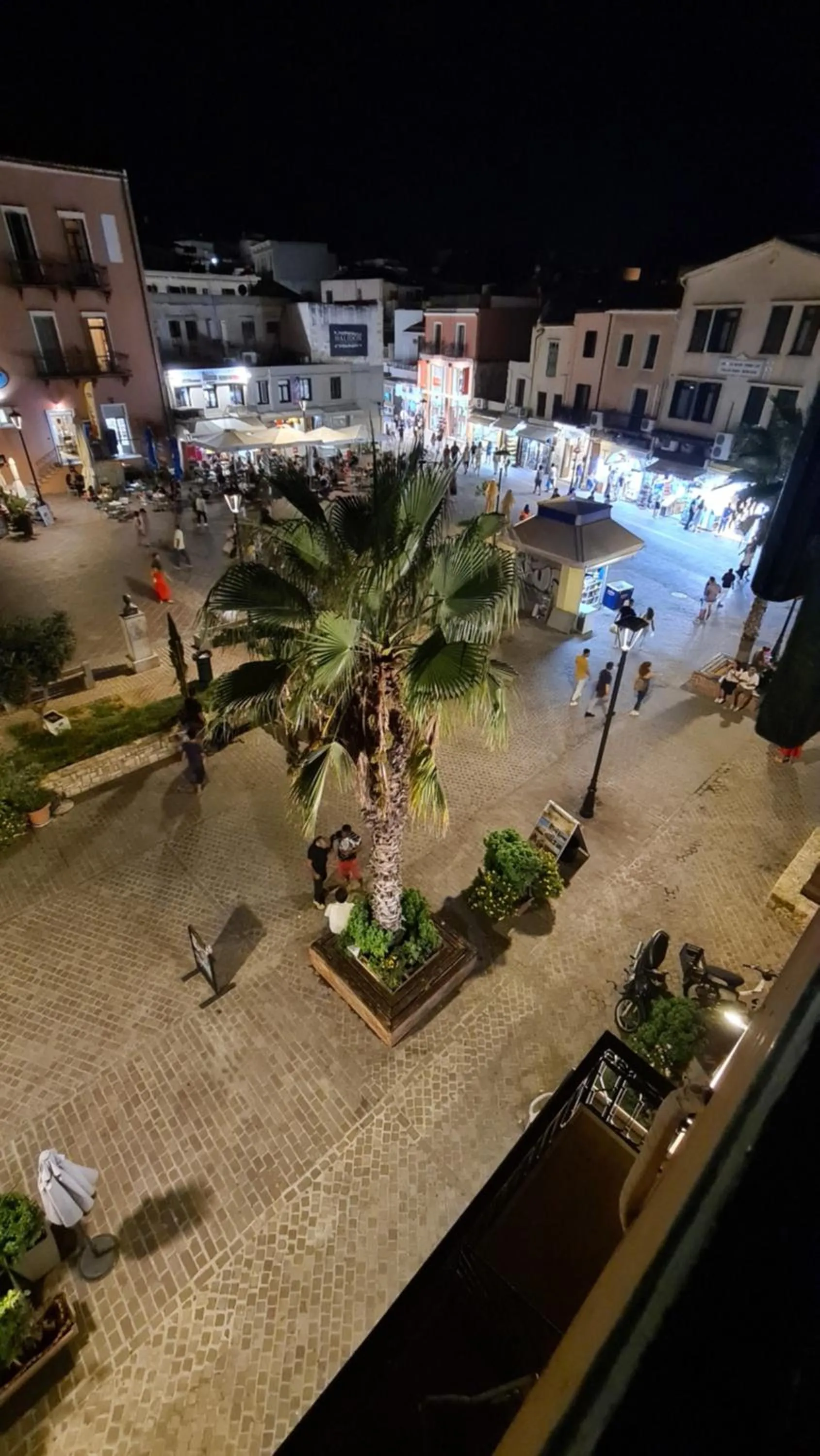 Night in Nikolas Rooms