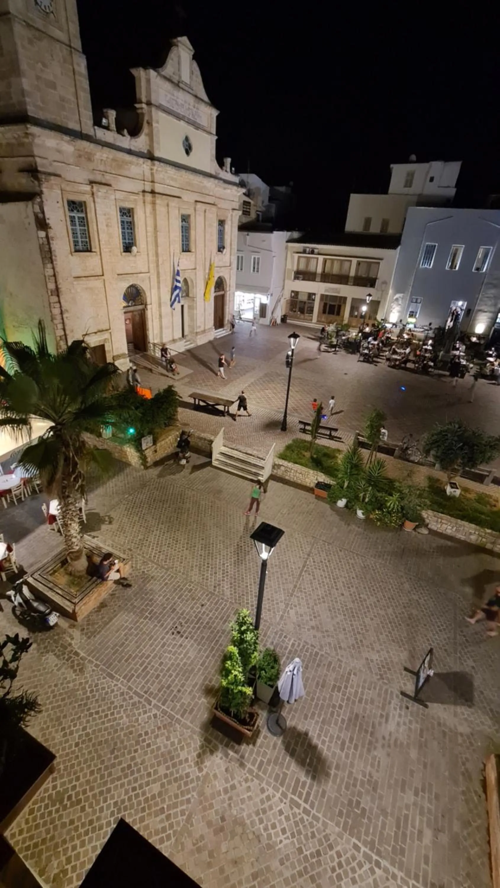 Night in Nikolas Rooms