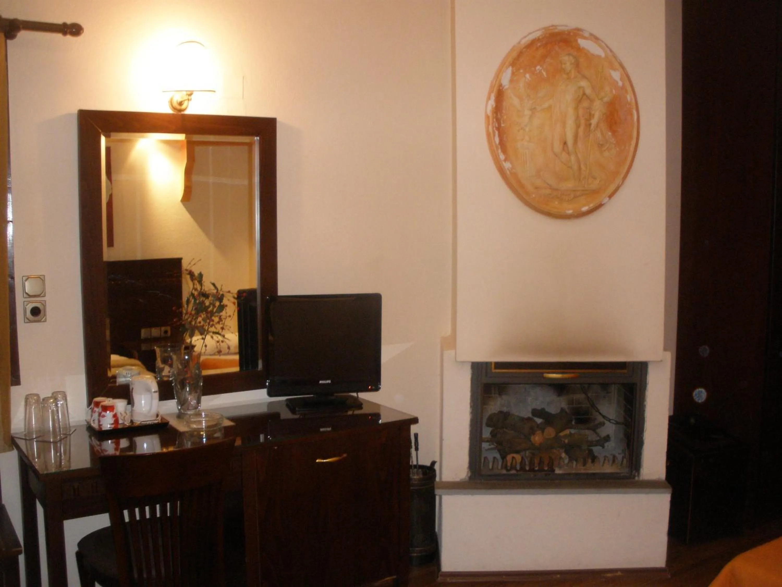 TV and multimedia in Pelias Hotel