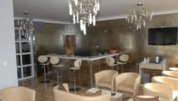 Communal lounge/ TV room in Kyknos De Luxe Suites & Rooms