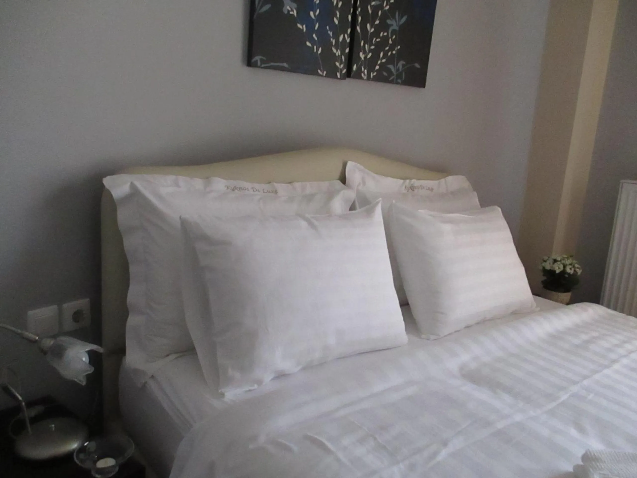 Bed in Kyknos De Luxe Suites & Rooms