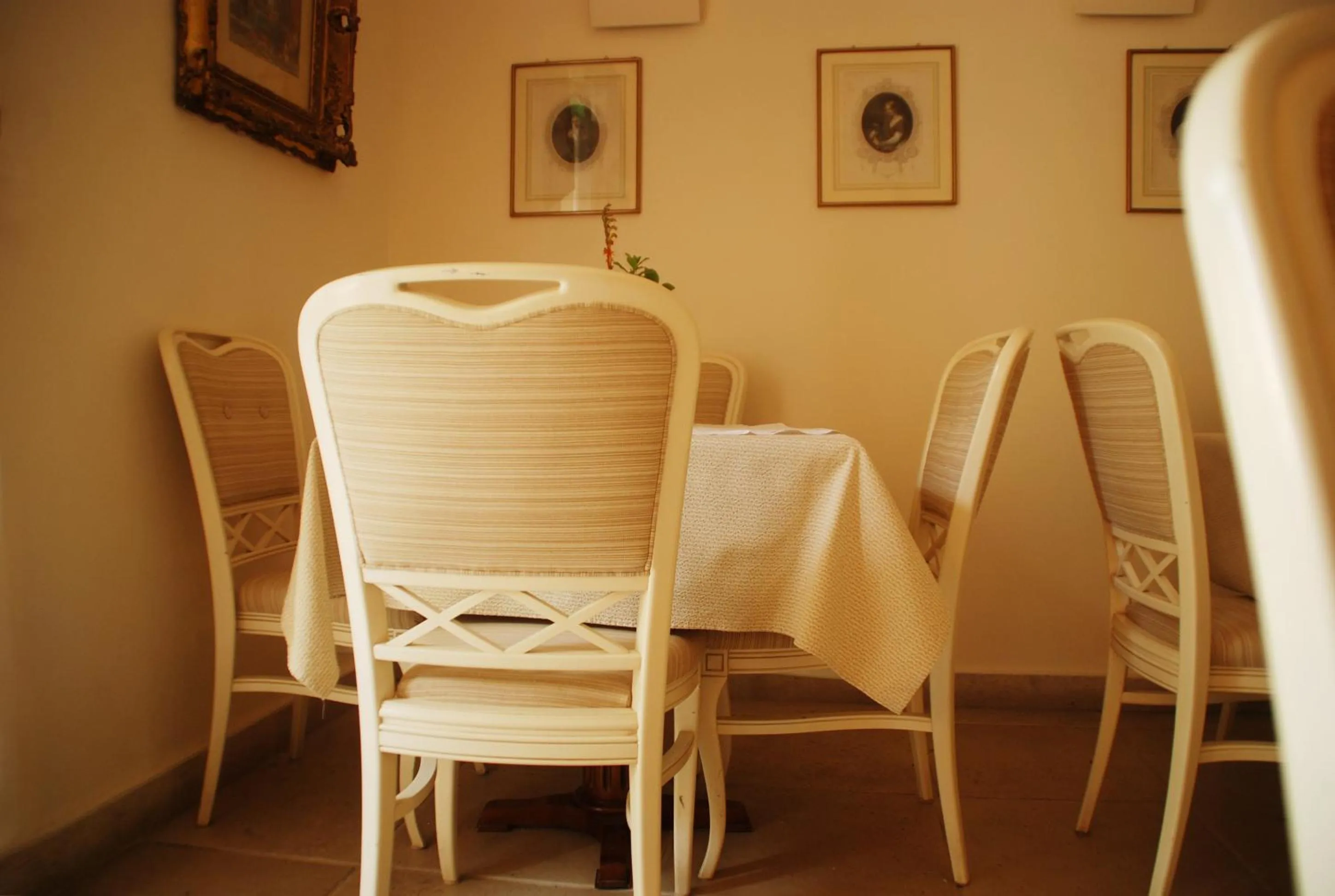 Restaurant/places to eat in Siora Vittoria Boutique Hotel