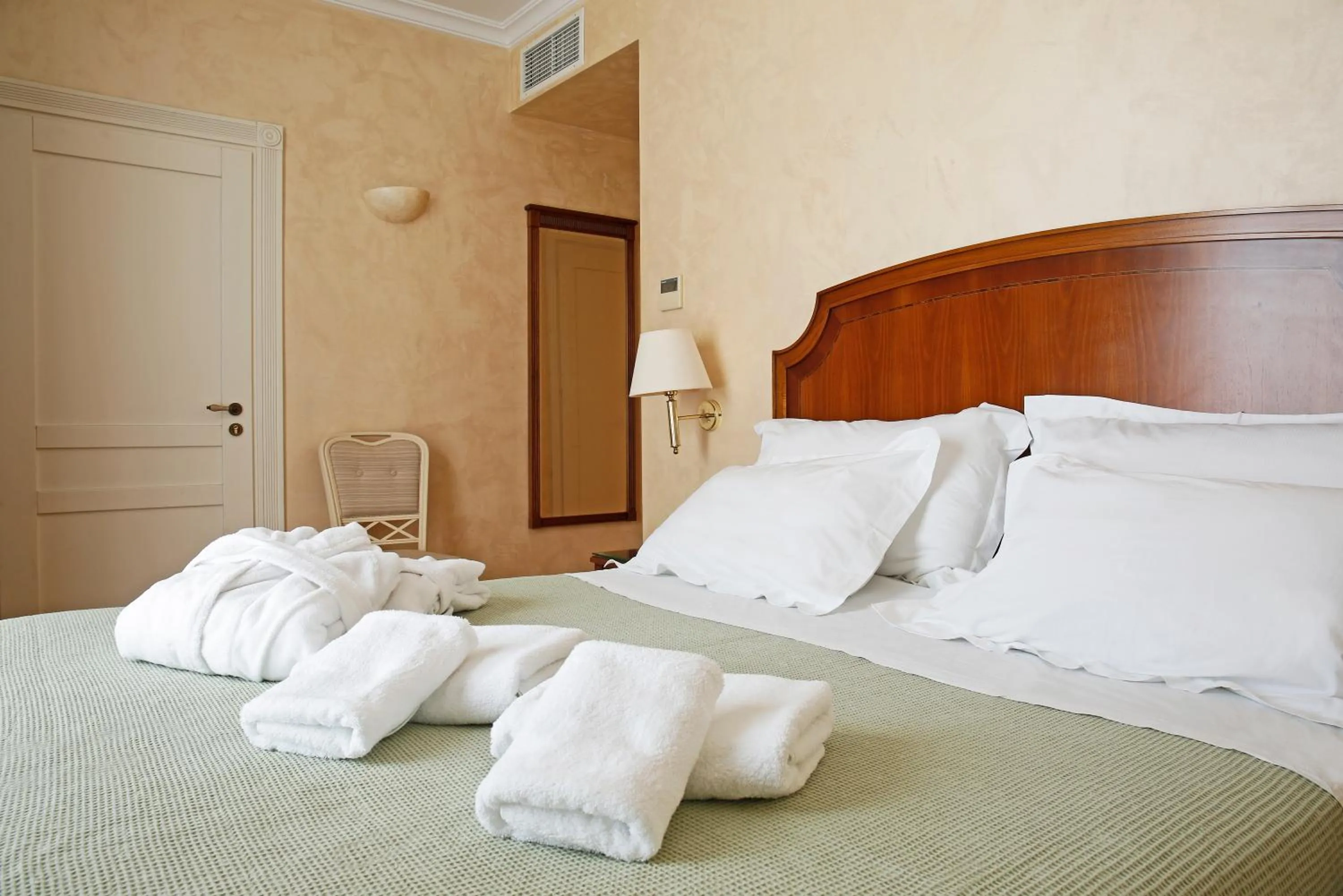 Bed in Siora Vittoria Boutique Hotel