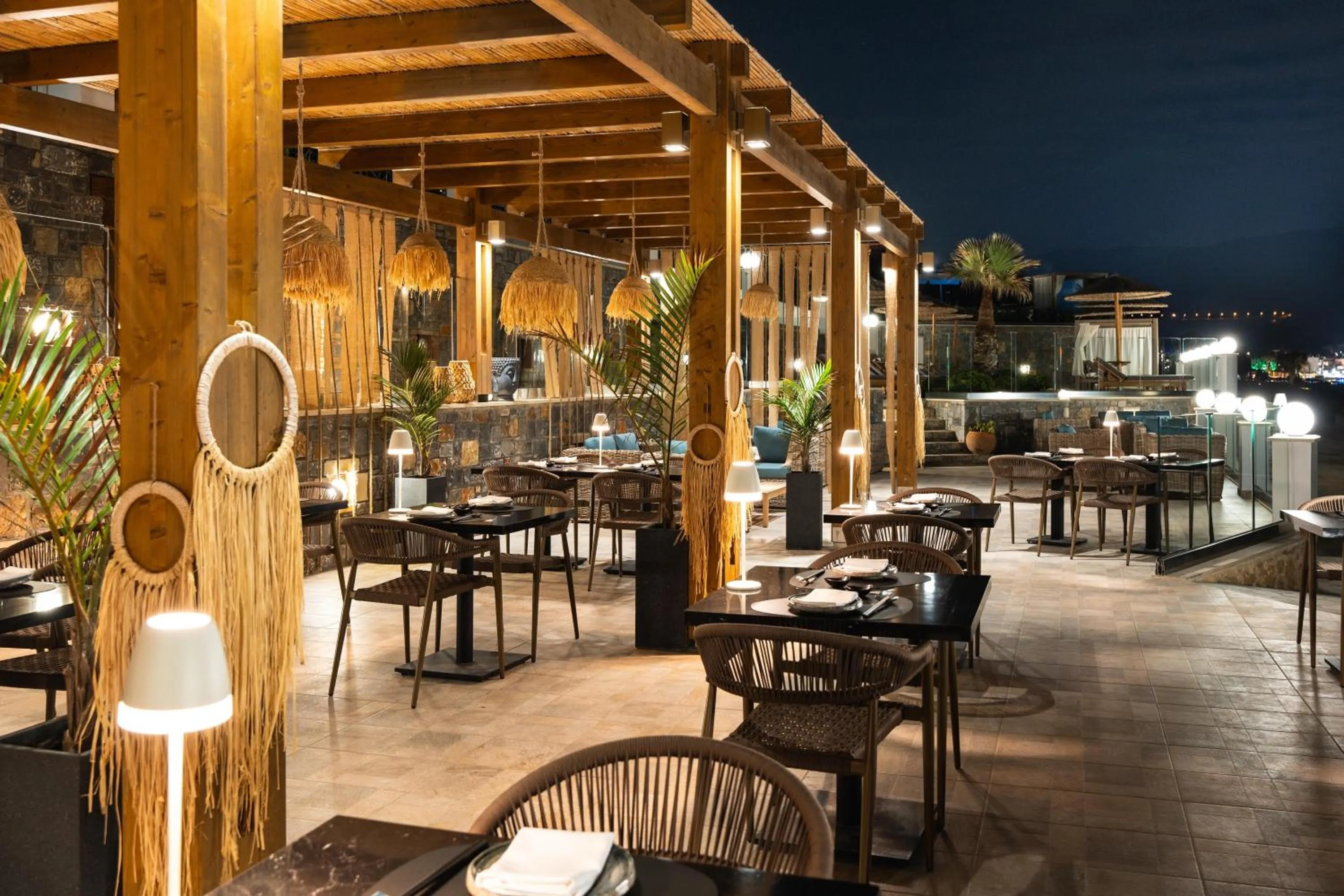 Restaurant/places to eat in Alexander Beach Hotel & Village Resort