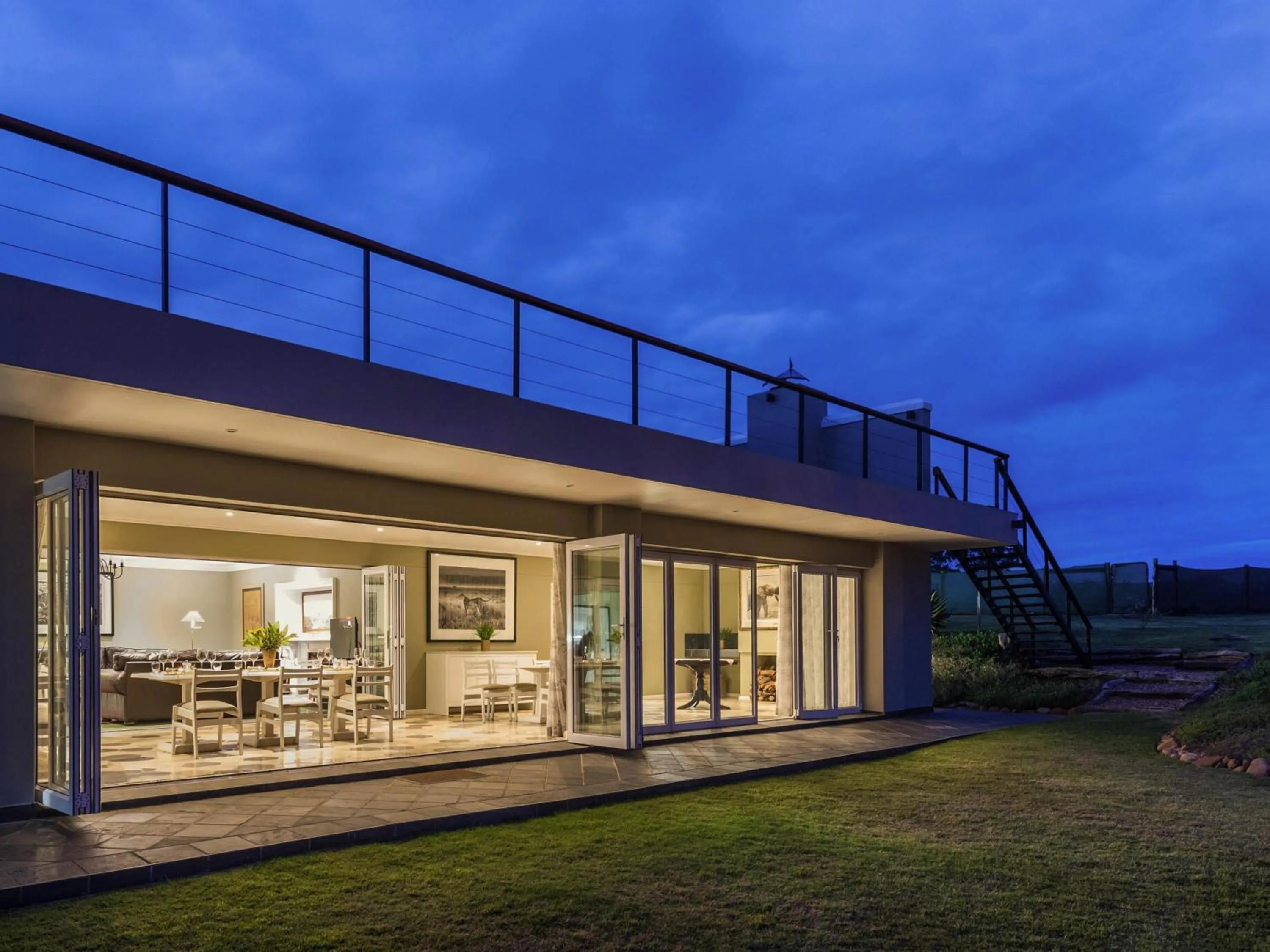 Breakfast in Founders Lodge by Mantis