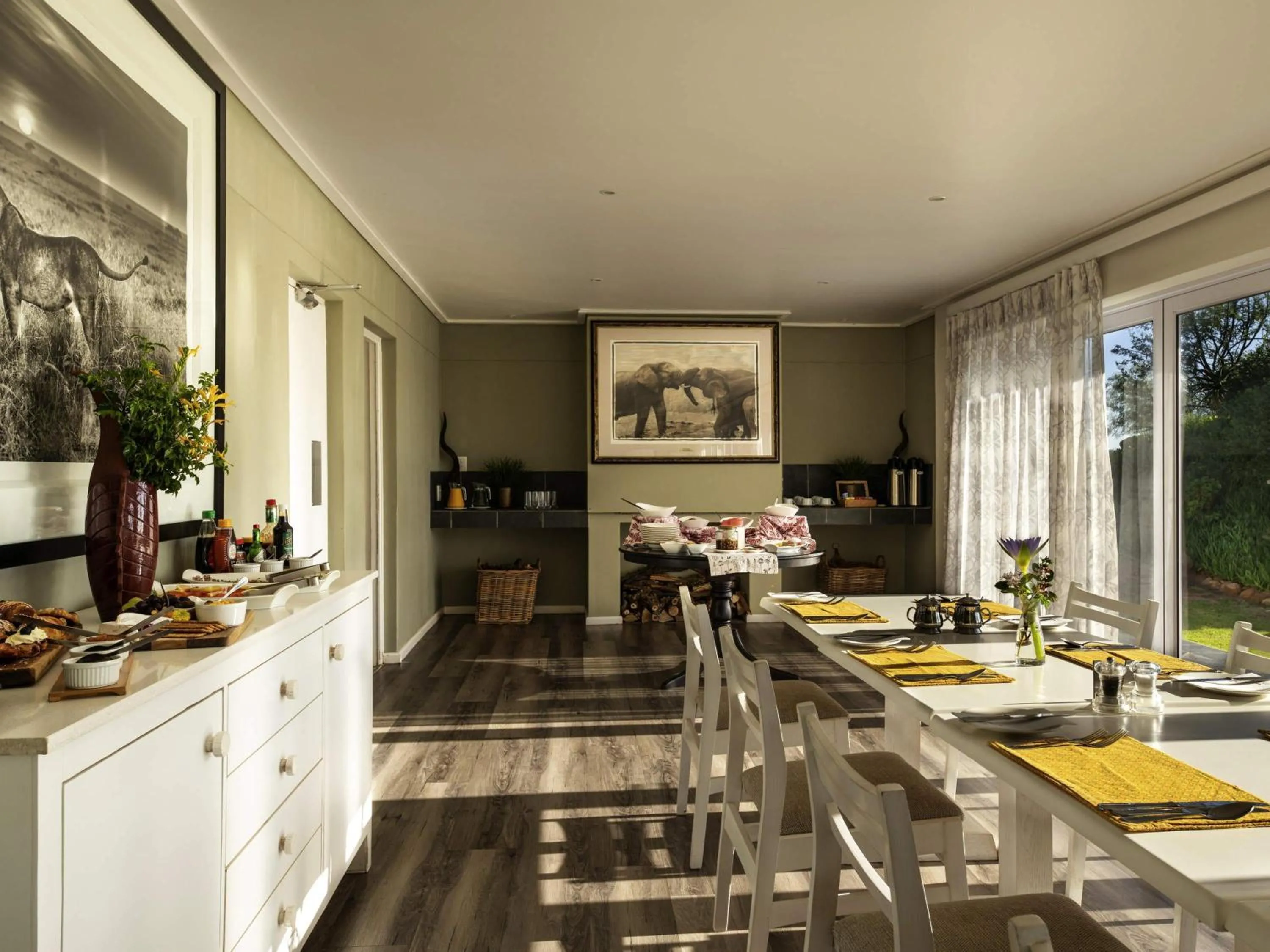 Restaurant/places to eat in Founders Lodge by Mantis