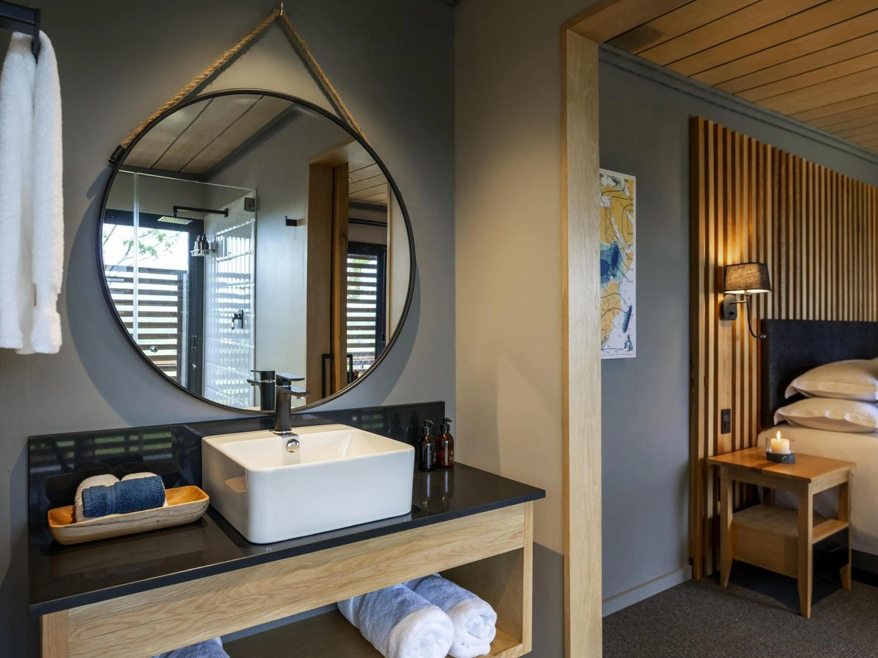 Bedroom, Bed in Founders Lodge by Mantis