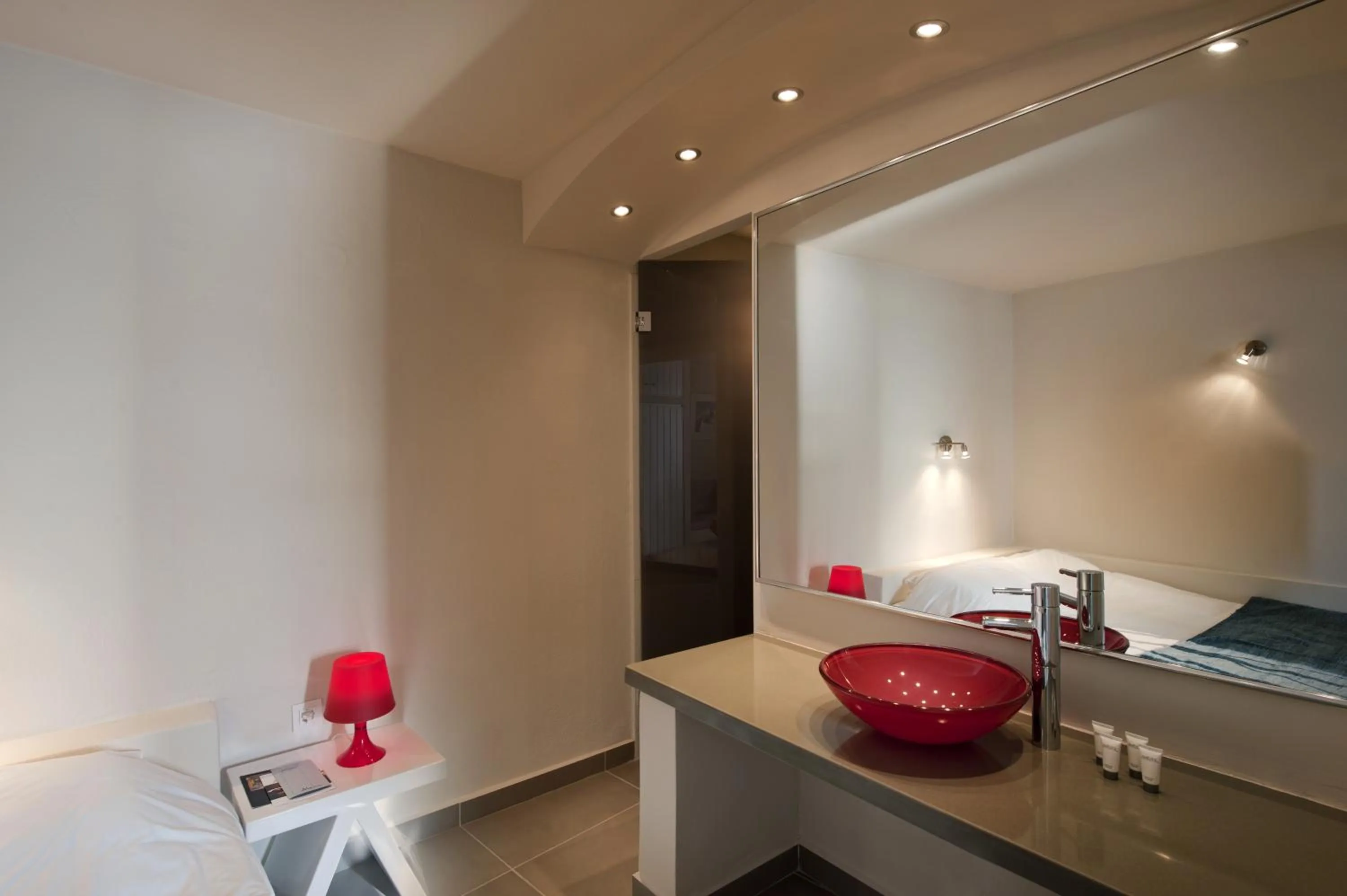 Decorative detail, Bed in Regina Mare-Adults Only Hotel