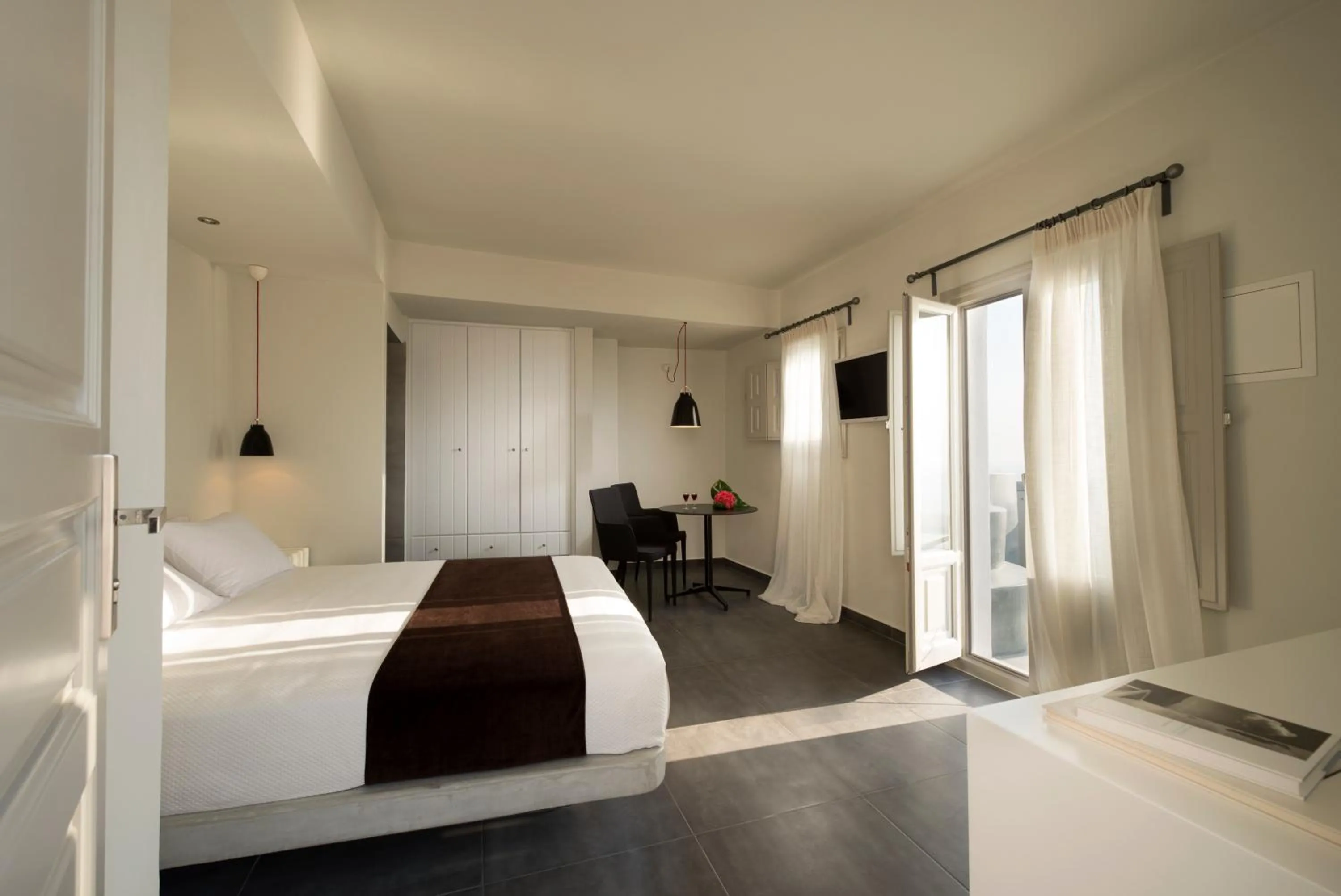 Photo of the whole room, Bed in Regina Mare-Adults Only Hotel