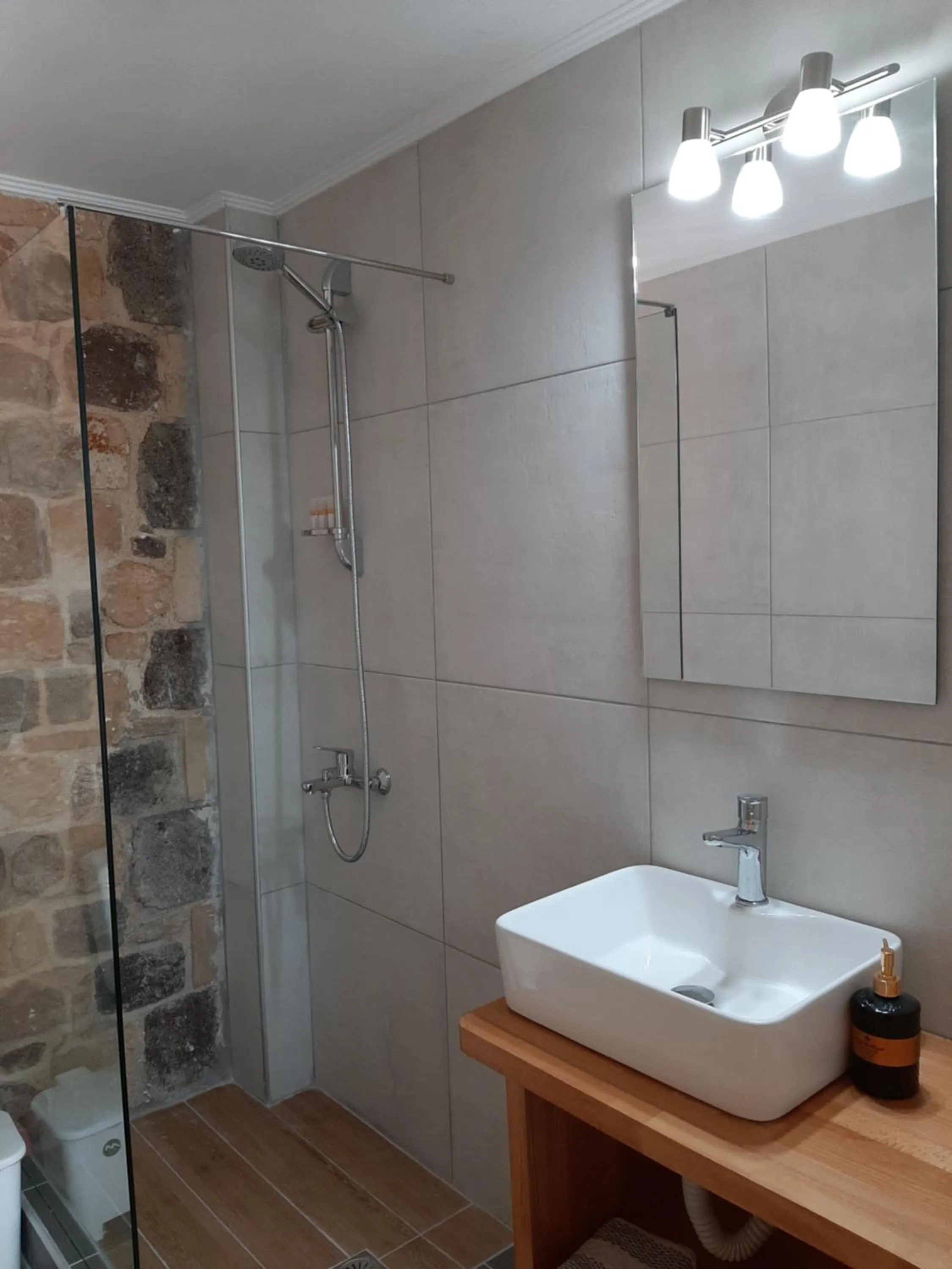 Bathroom in Ela Mesa