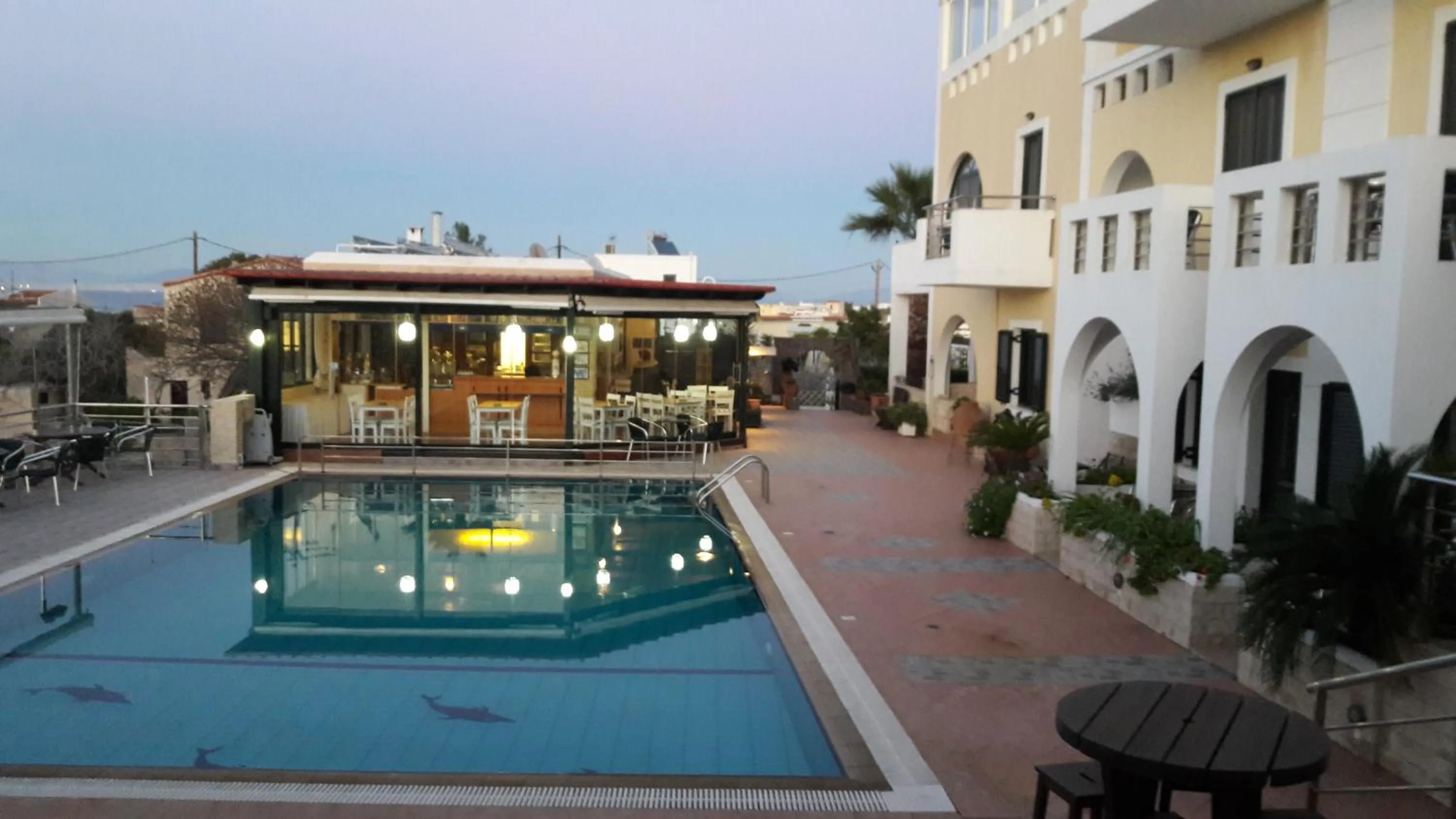 Facade/entrance in Ela Mesa