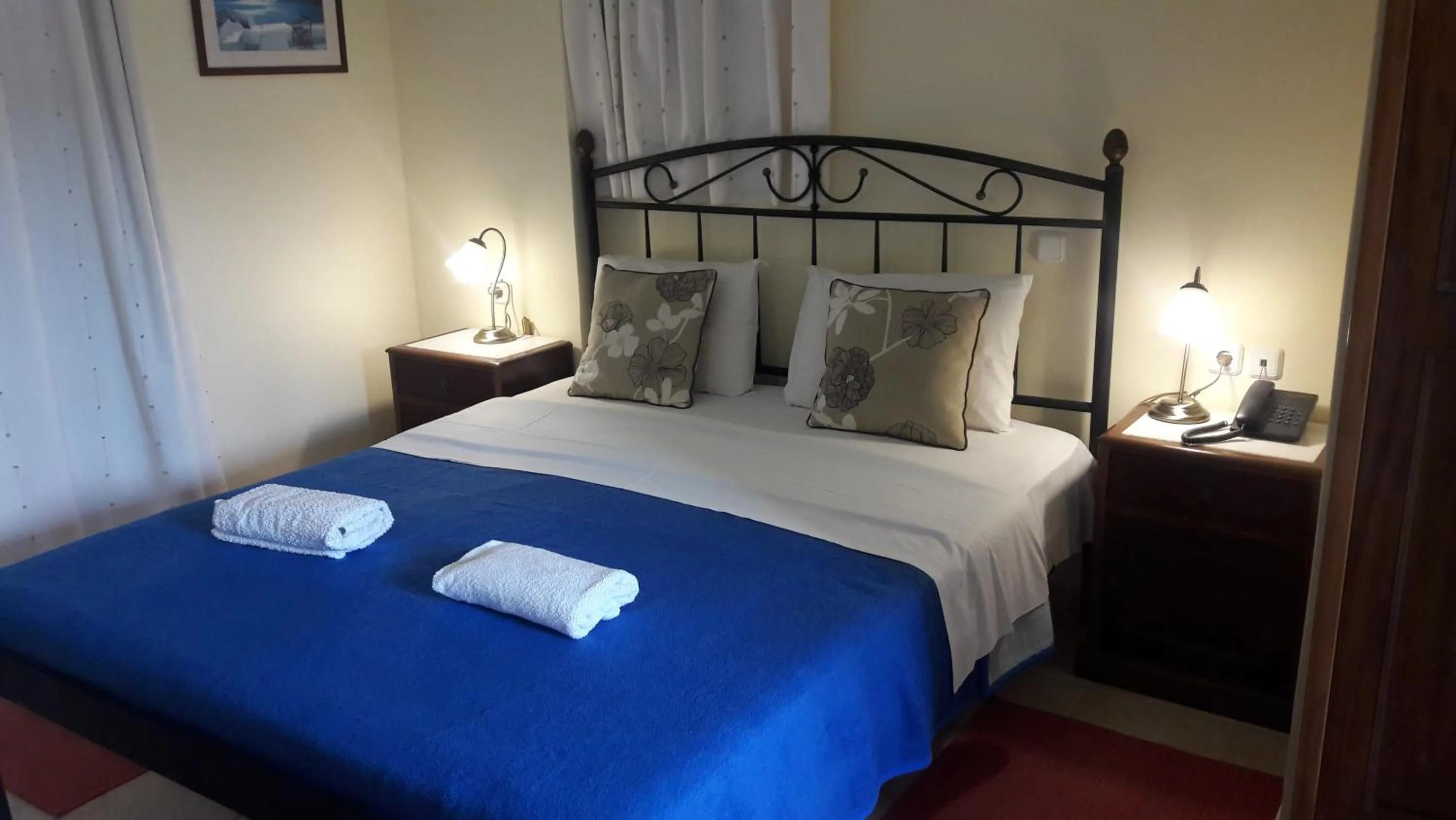 Bedroom, Bed in Ela Mesa