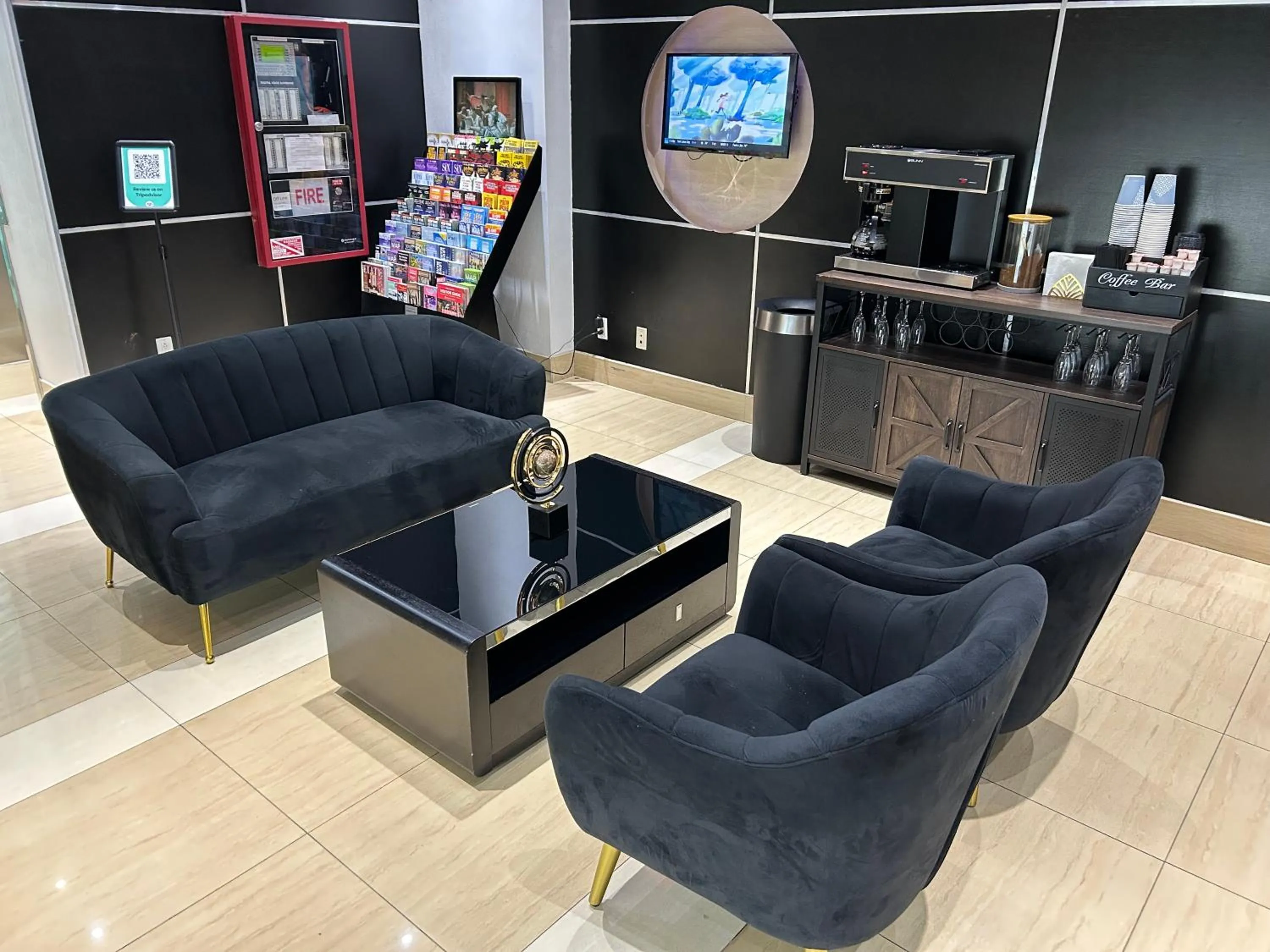 Communal lounge/ TV room in Hotel Richland LES