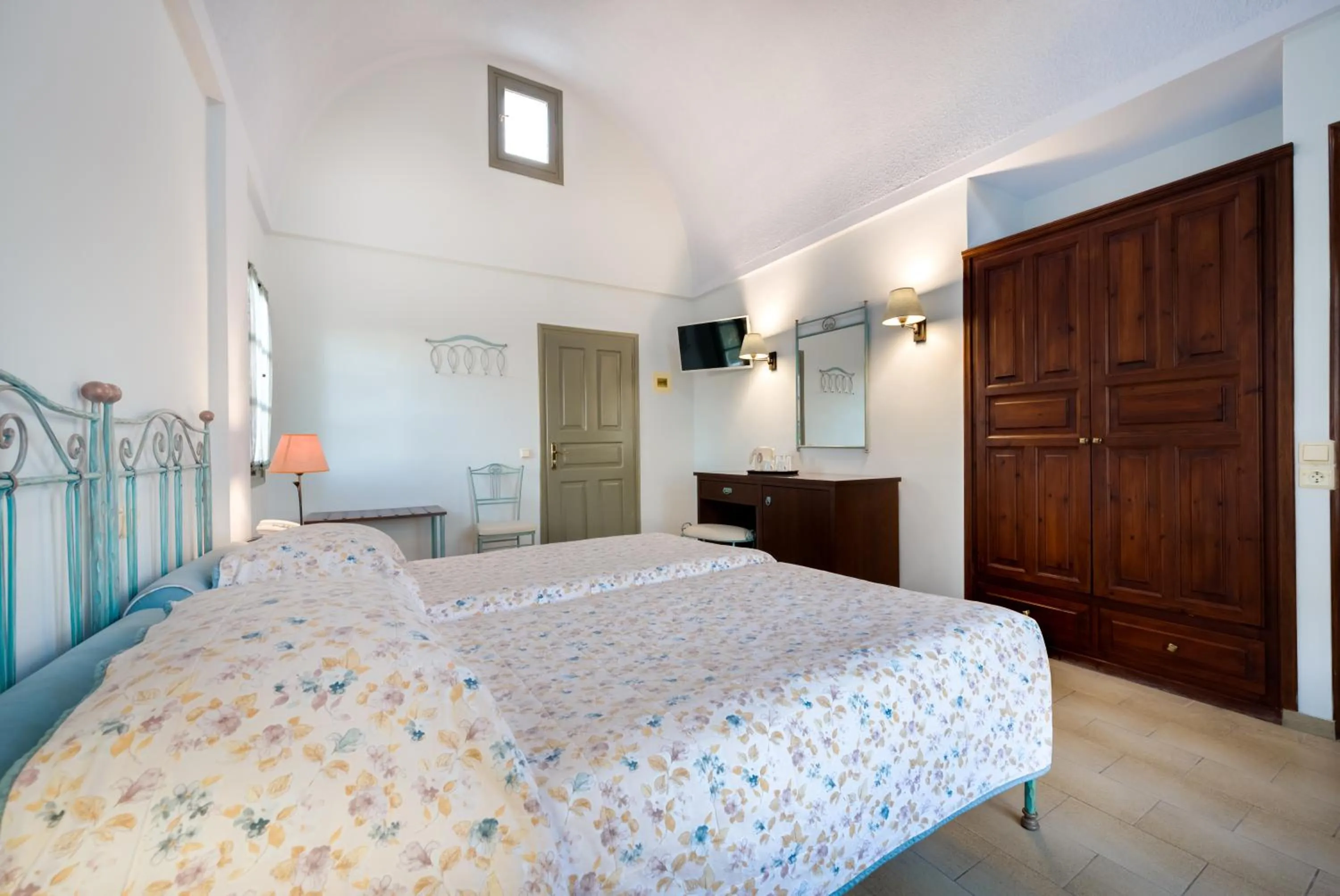 Bedroom, Bed in Zephyros Hotel