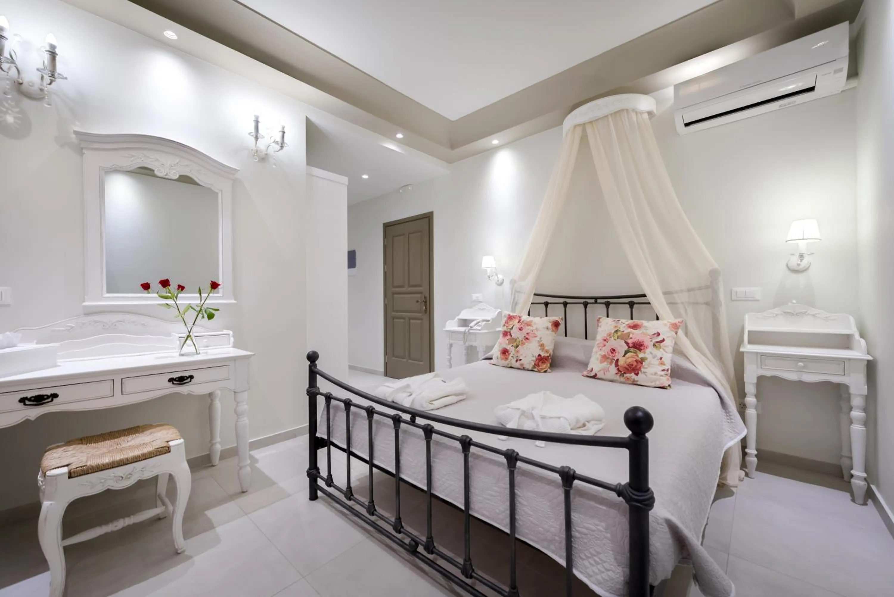 Bedroom, Bed in Zephyros Hotel