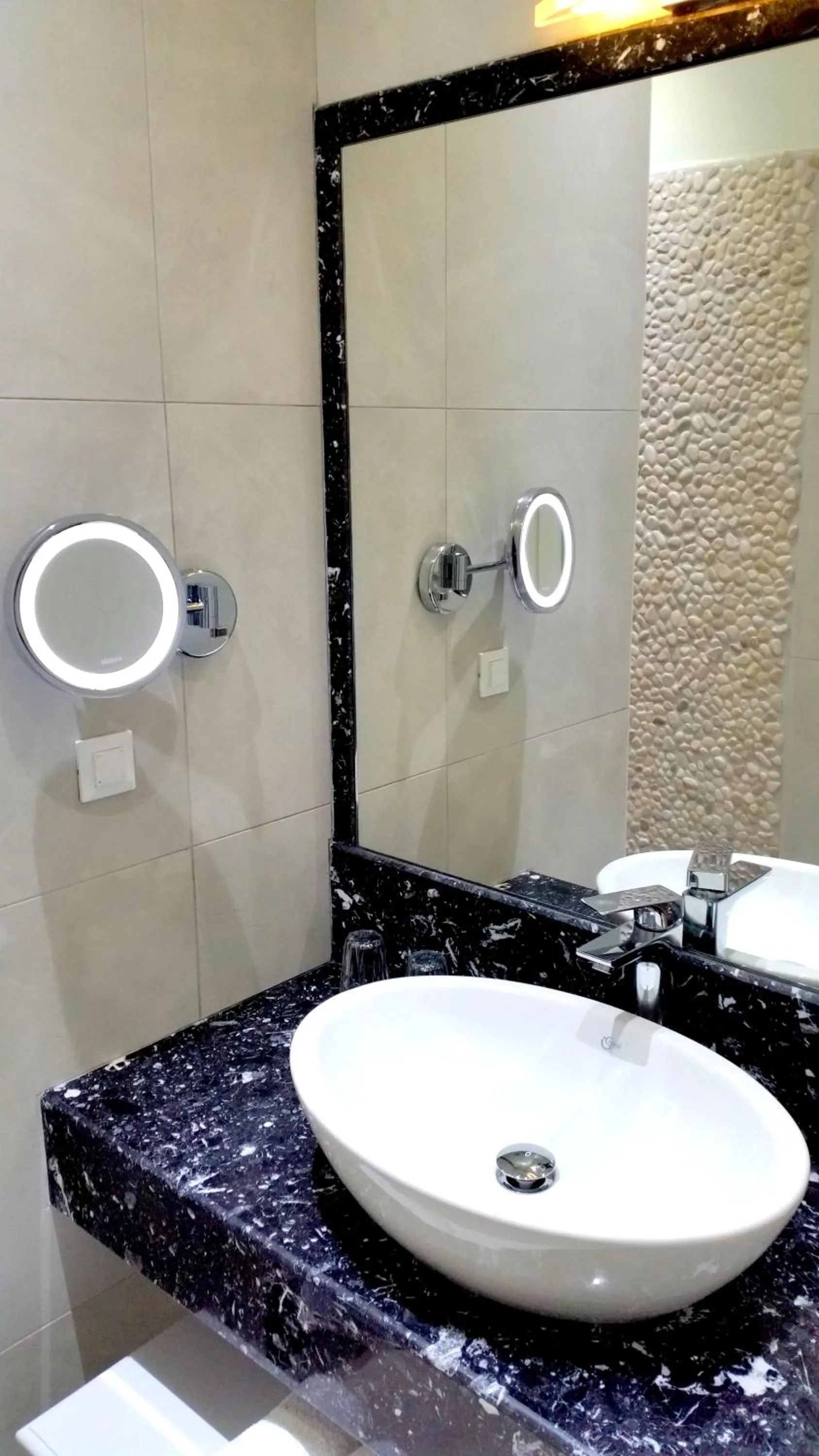 Toilet in Zephyros Hotel