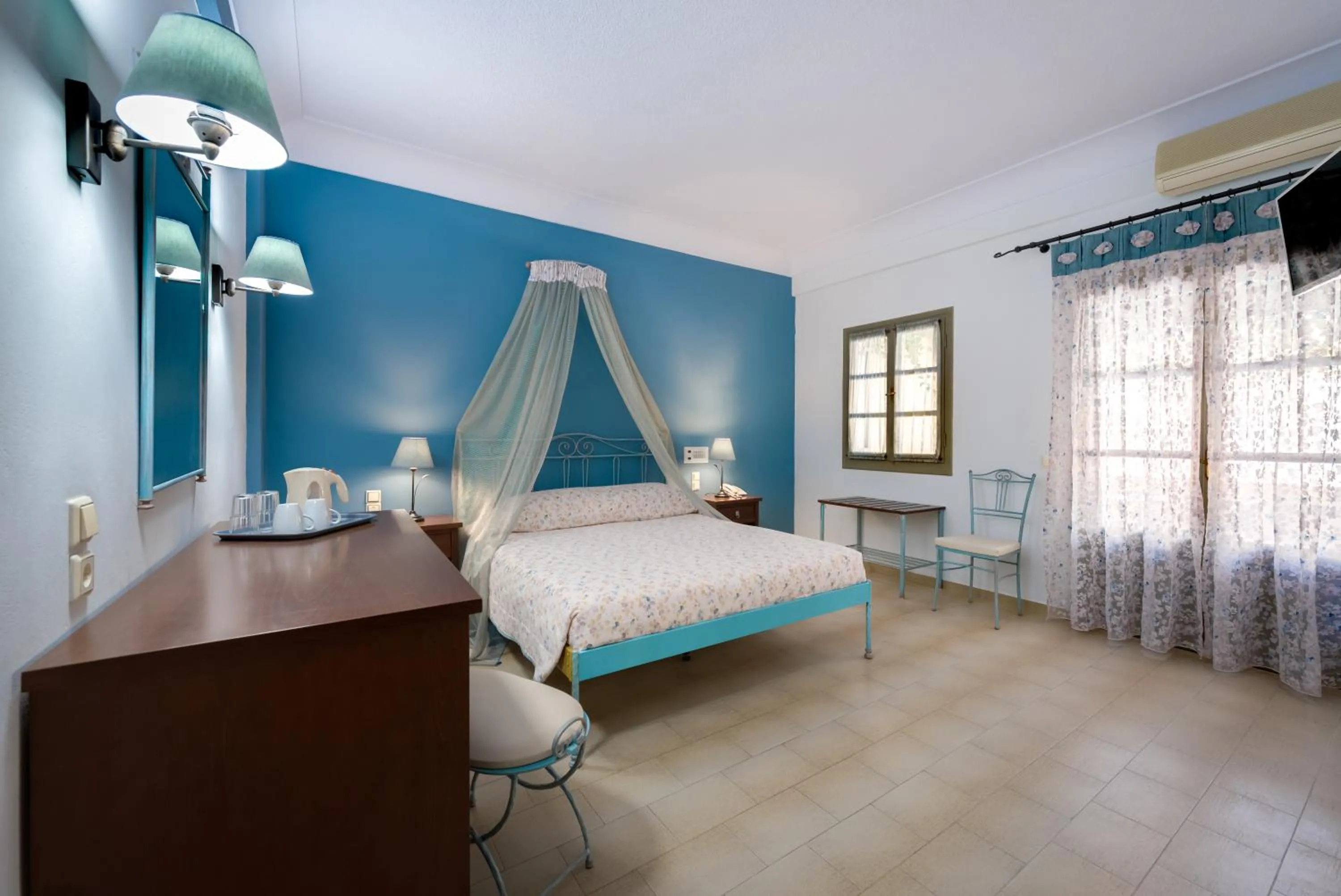 Bedroom, Bed in Zephyros Hotel