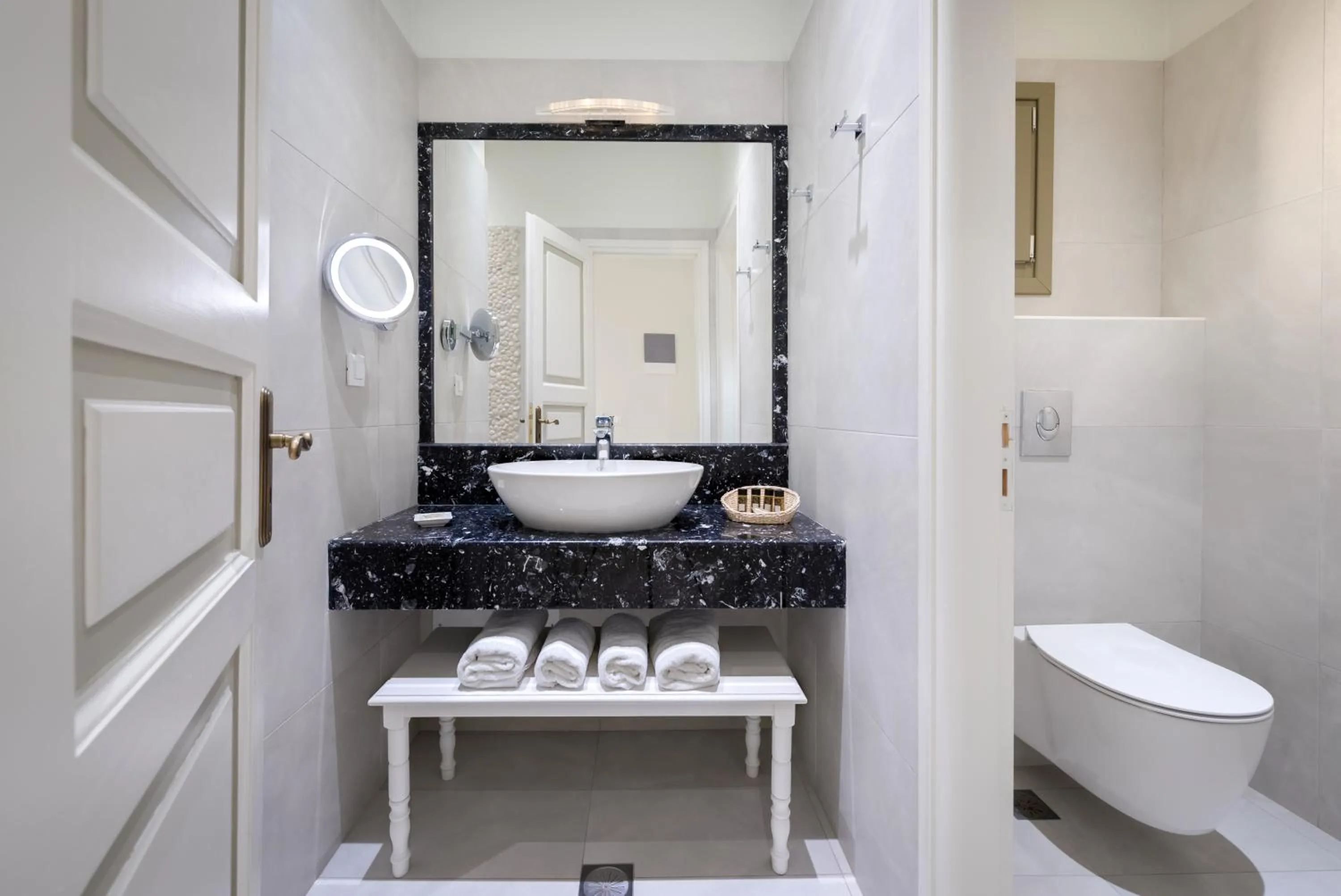 Toilet in Zephyros Hotel