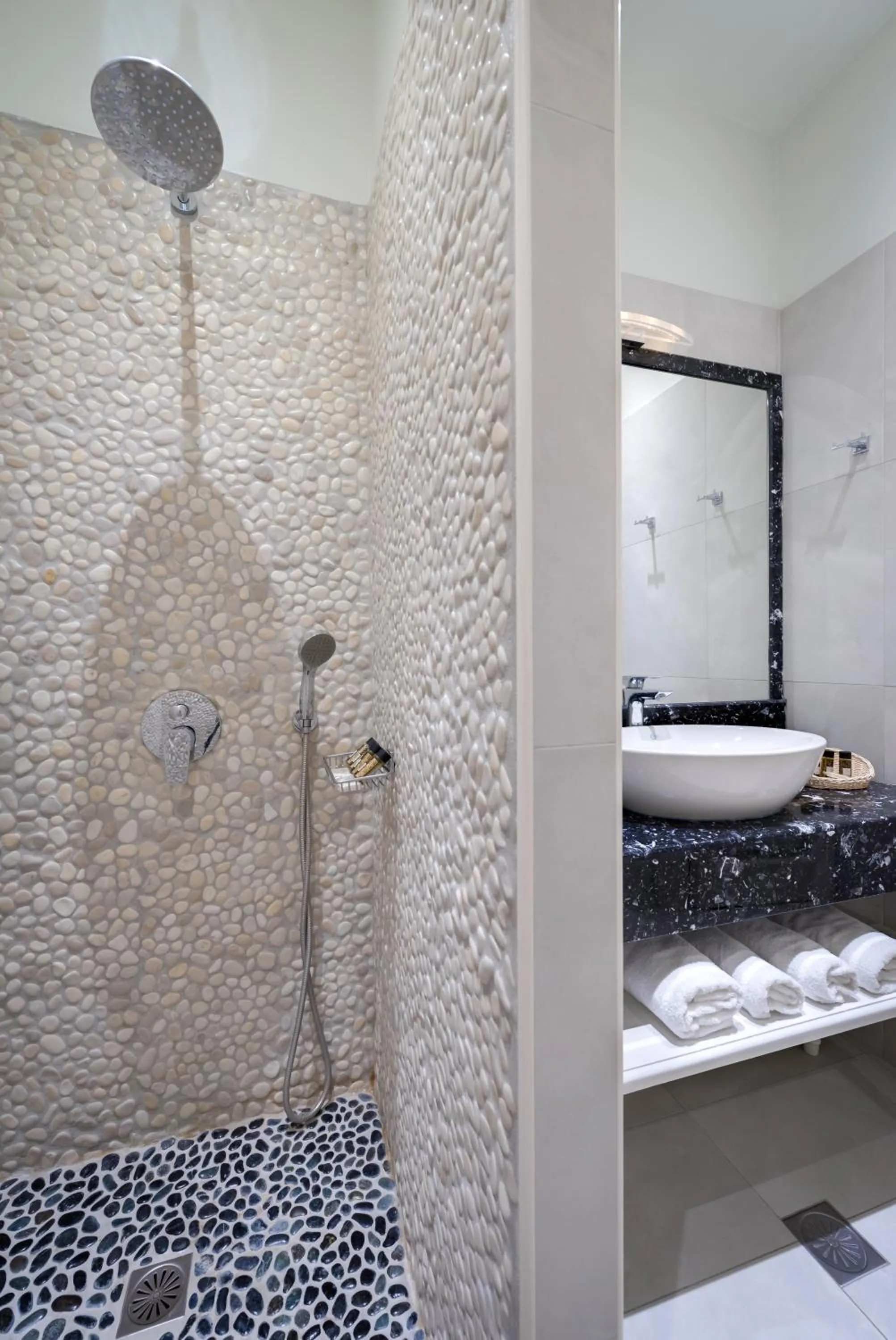 Shower in Zephyros Hotel