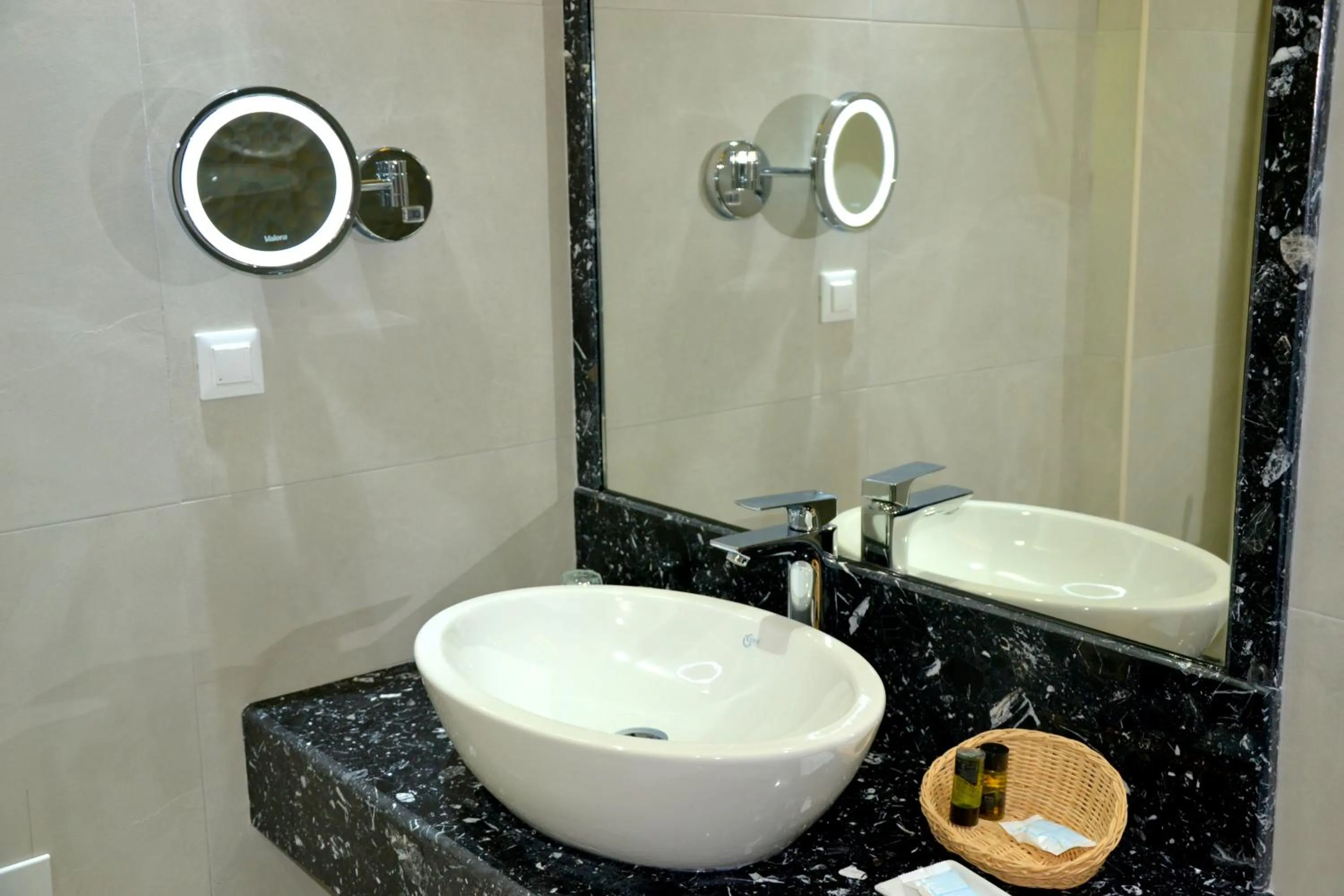 Toilet in Zephyros Hotel