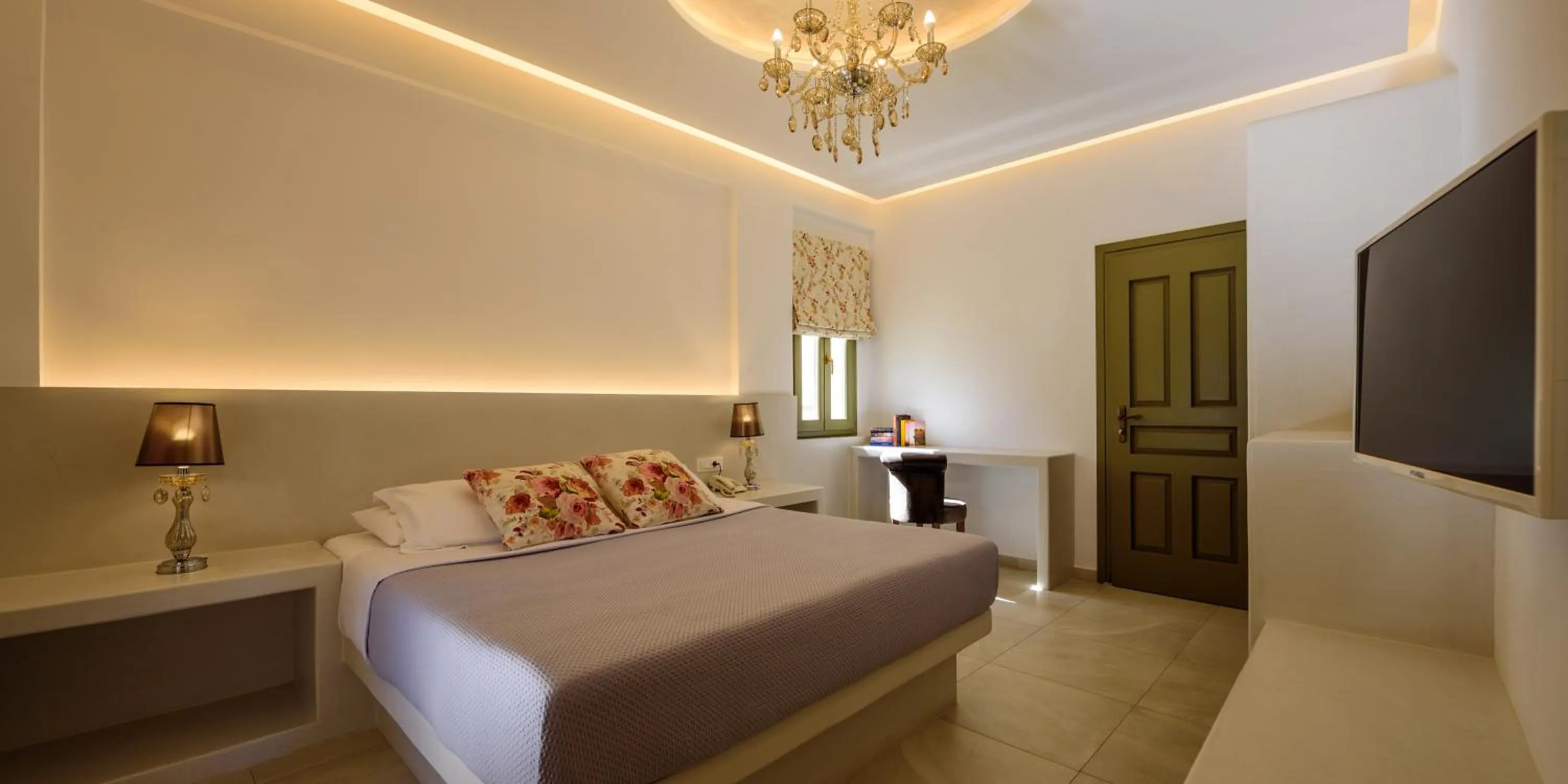 Bed in Zephyros Hotel