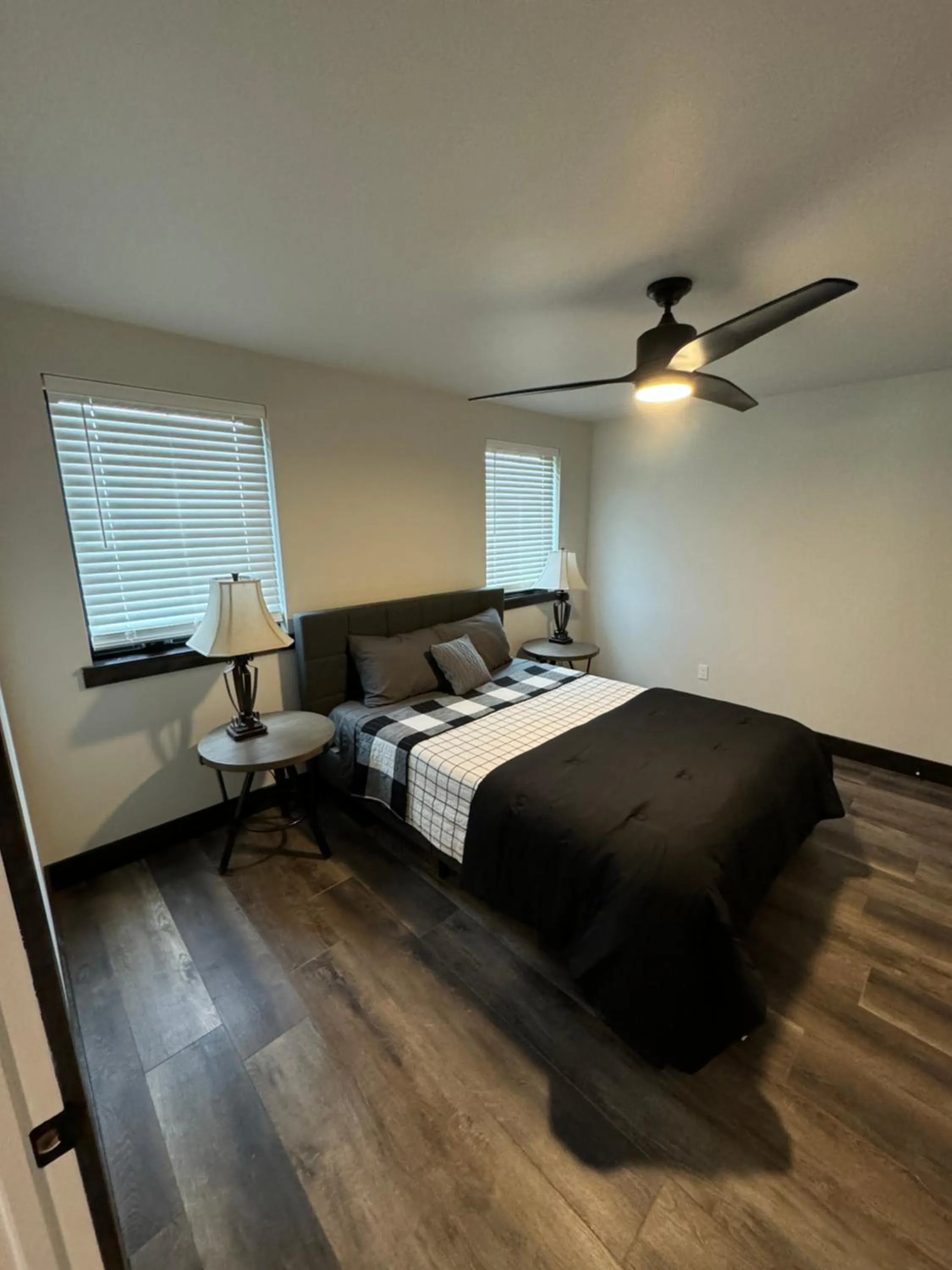 Bed in Sportsman Lodge Melrose MT