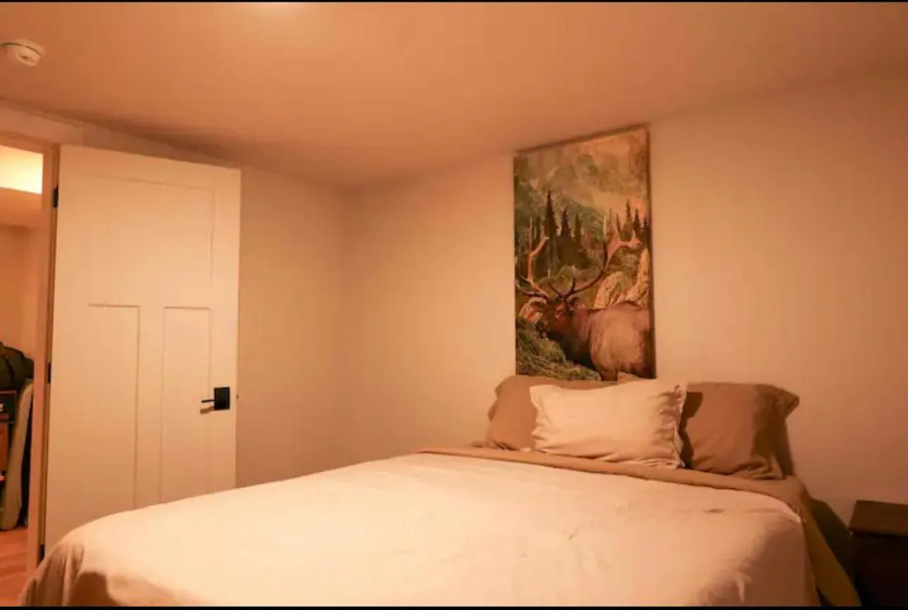 Bed in Sportsman Lodge Melrose MT