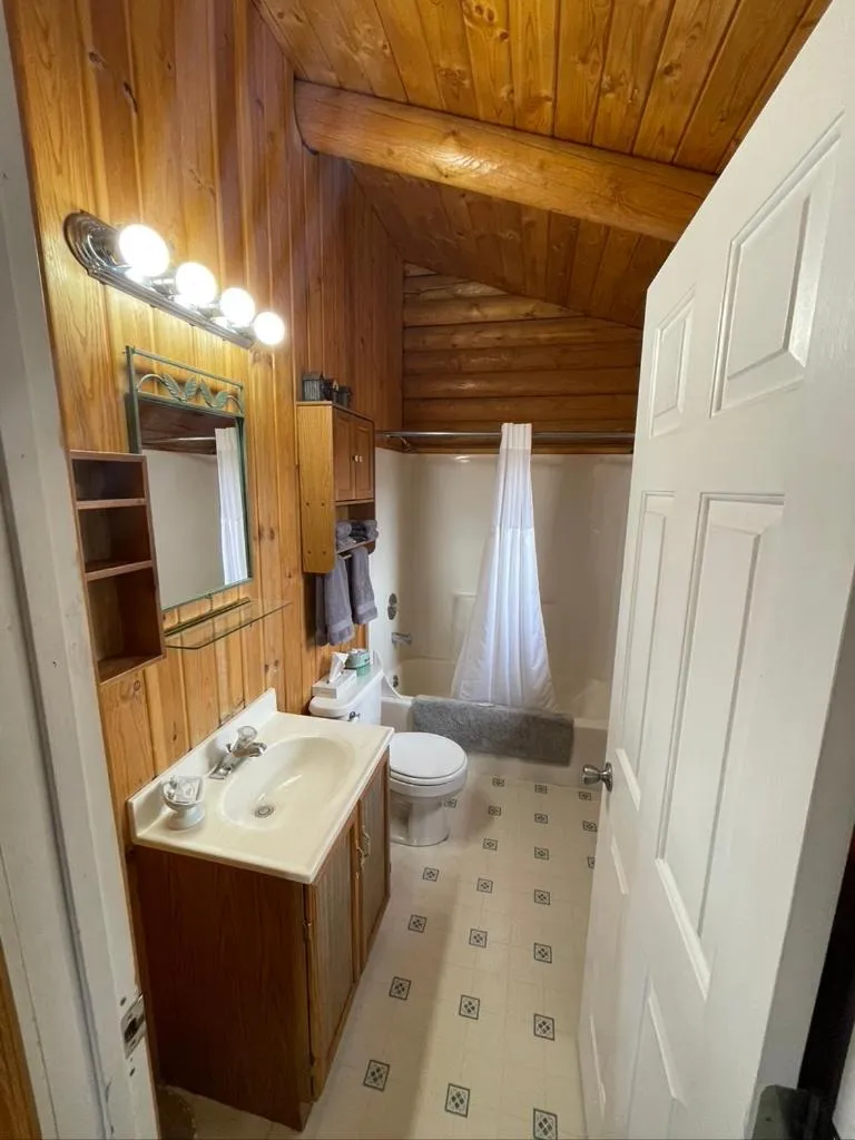 Sportsman Lodge Melrose MT