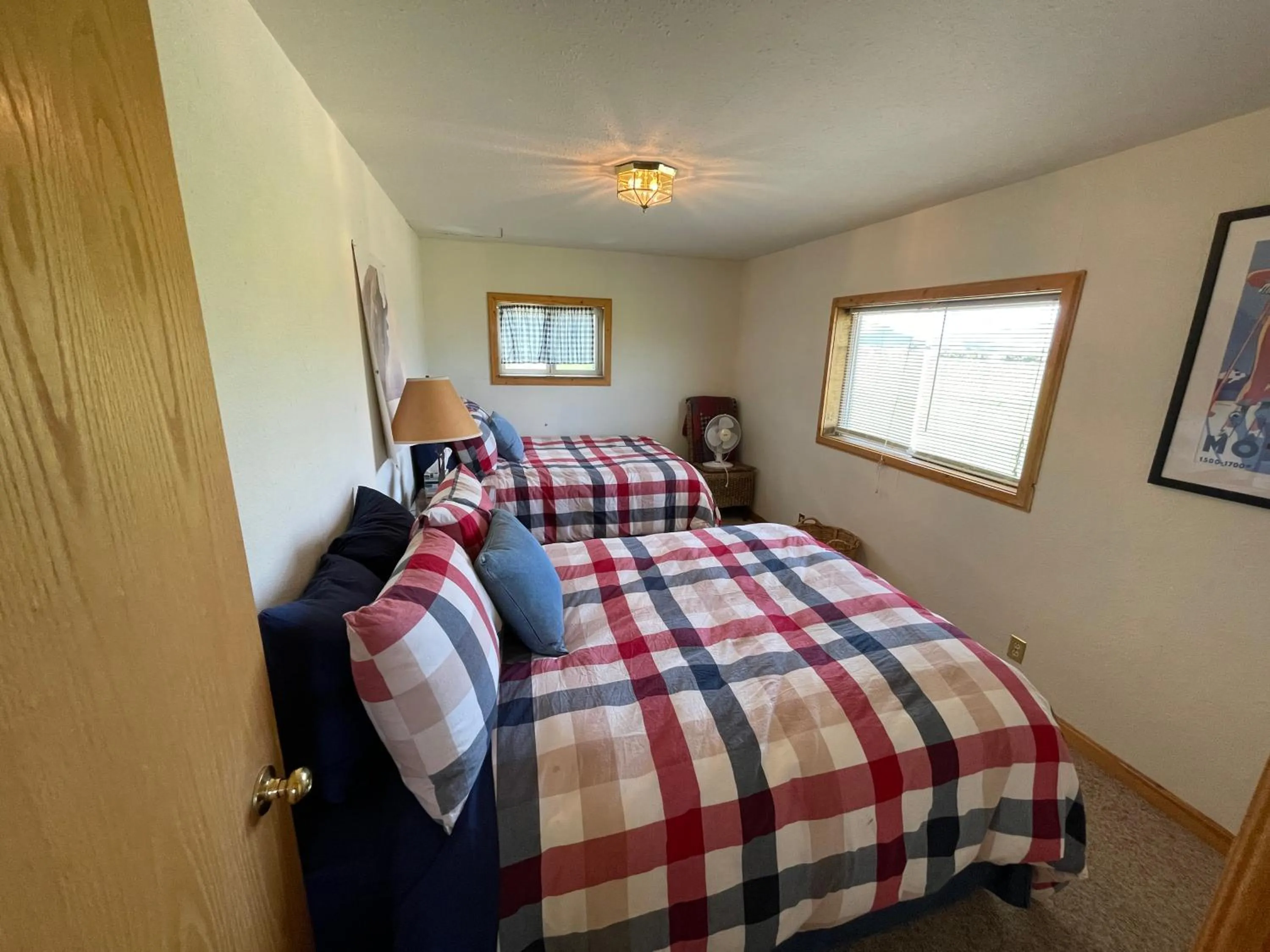 Bed in Sportsman Lodge Melrose MT