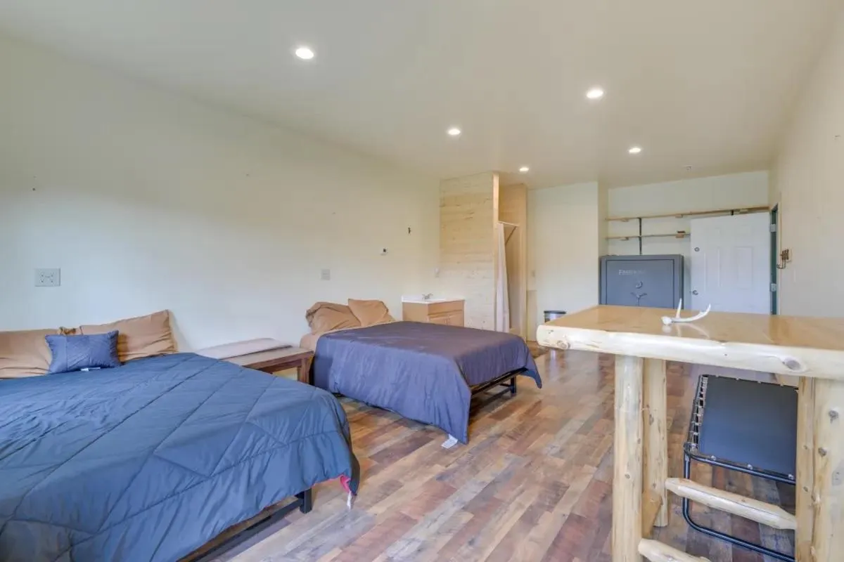 Bed in Sportsman Lodge Melrose MT