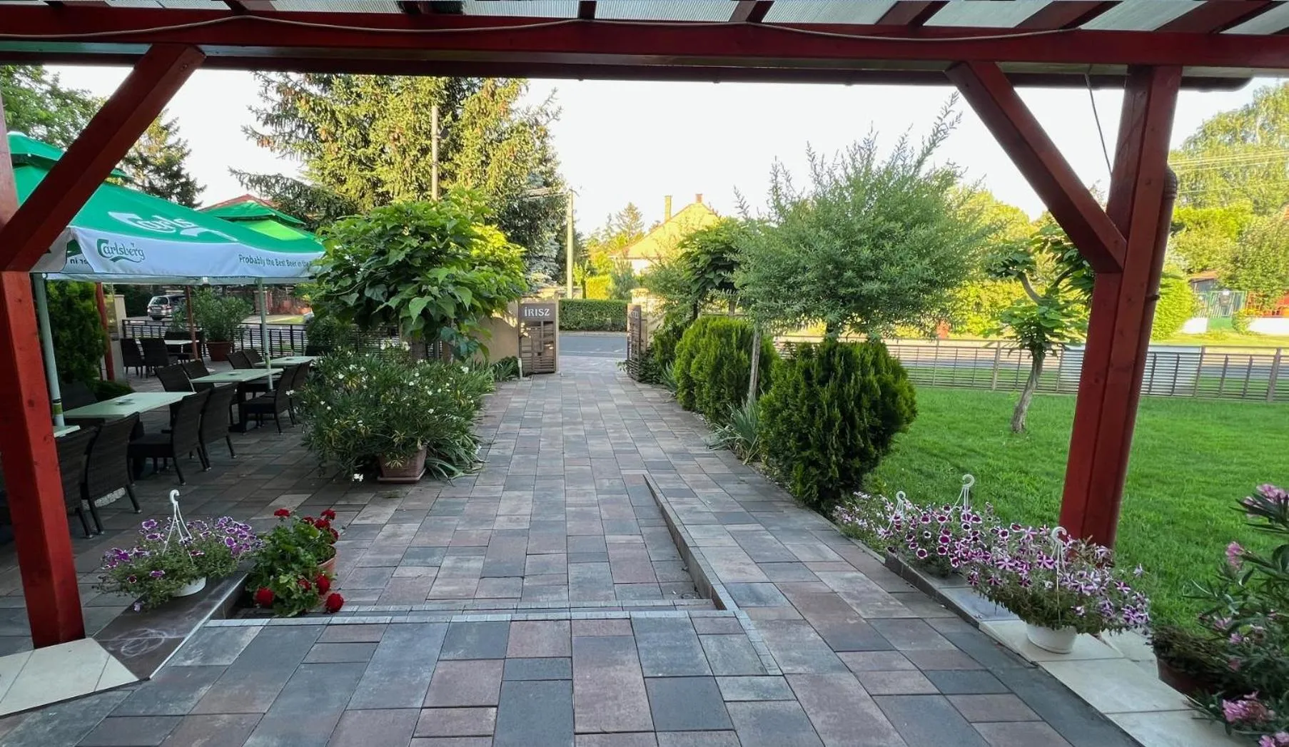 Facade/entrance in Hotel Írisz