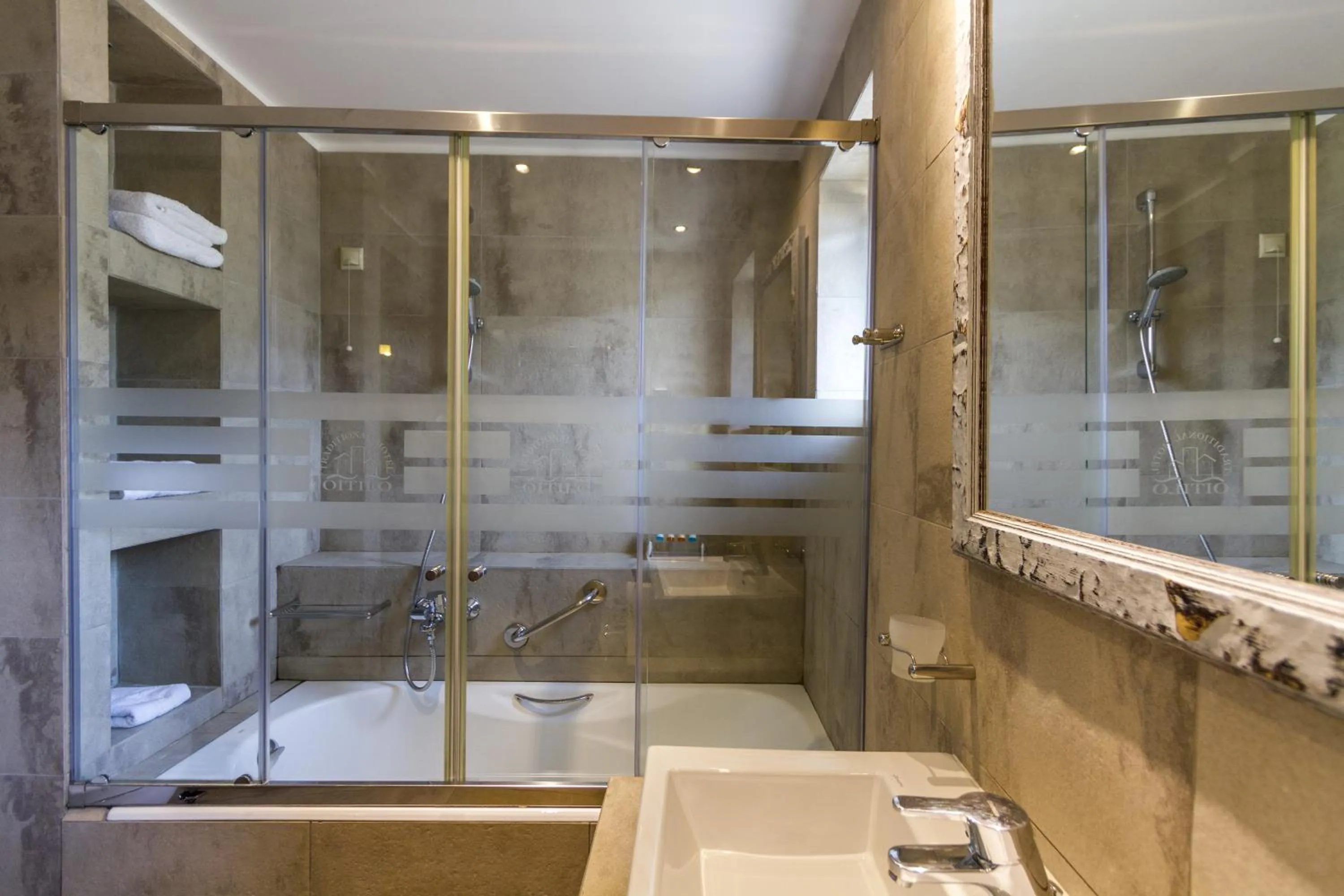 Bathroom in Itilo Traditional Hotel