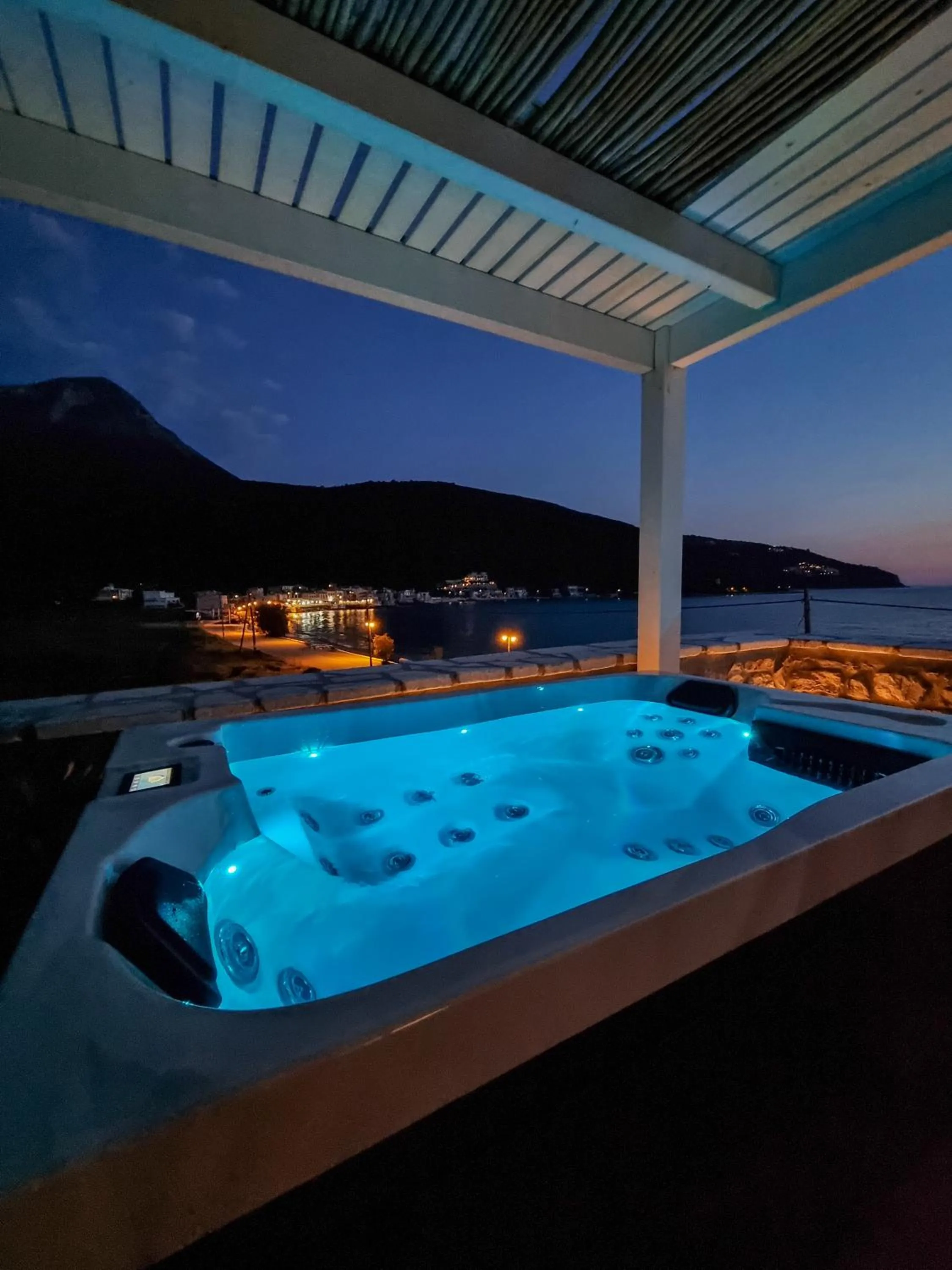 Hot Tub in Itilo Traditional Hotel