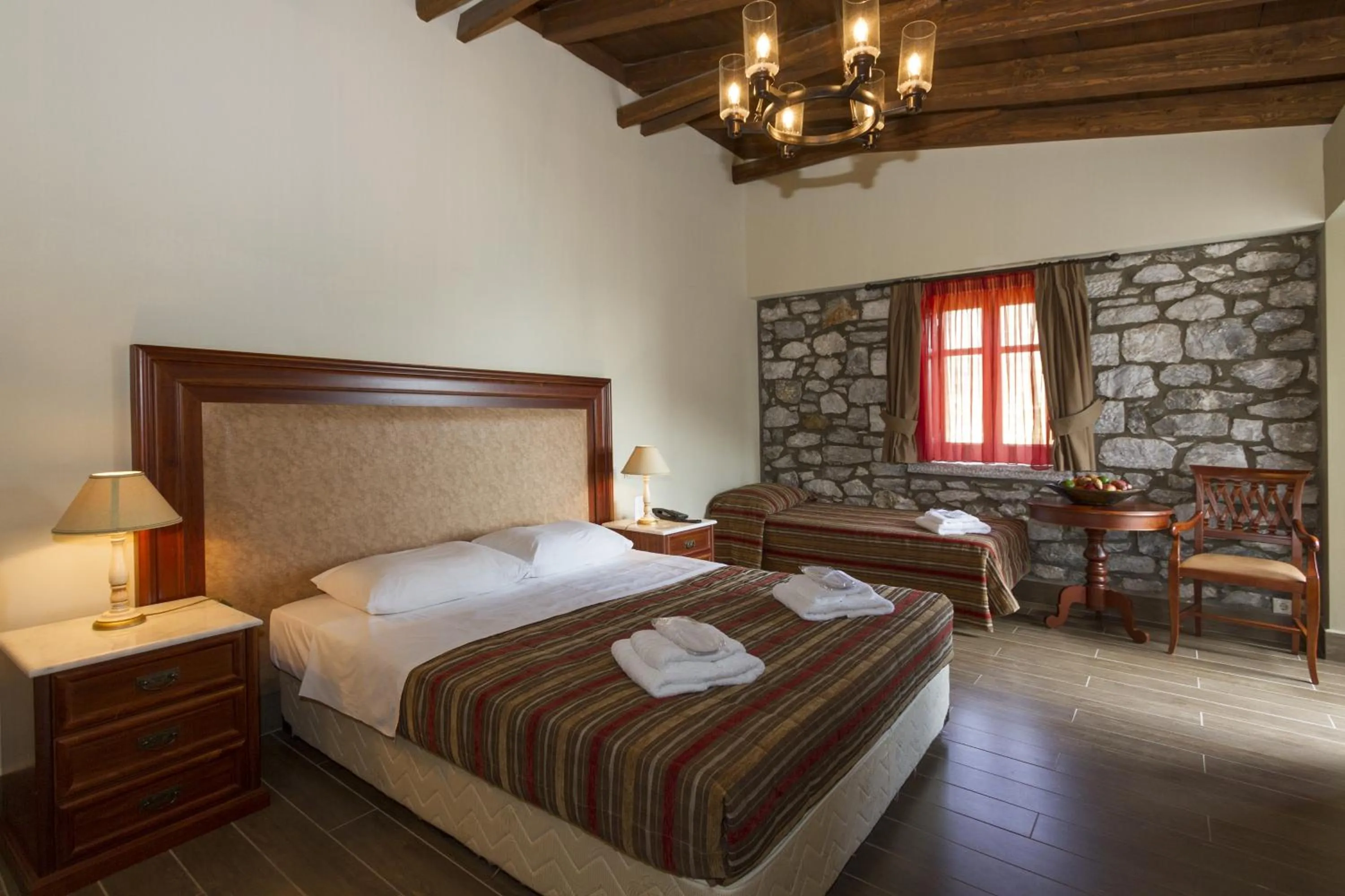 Photo of the whole room, Bed in Itilo Traditional Hotel