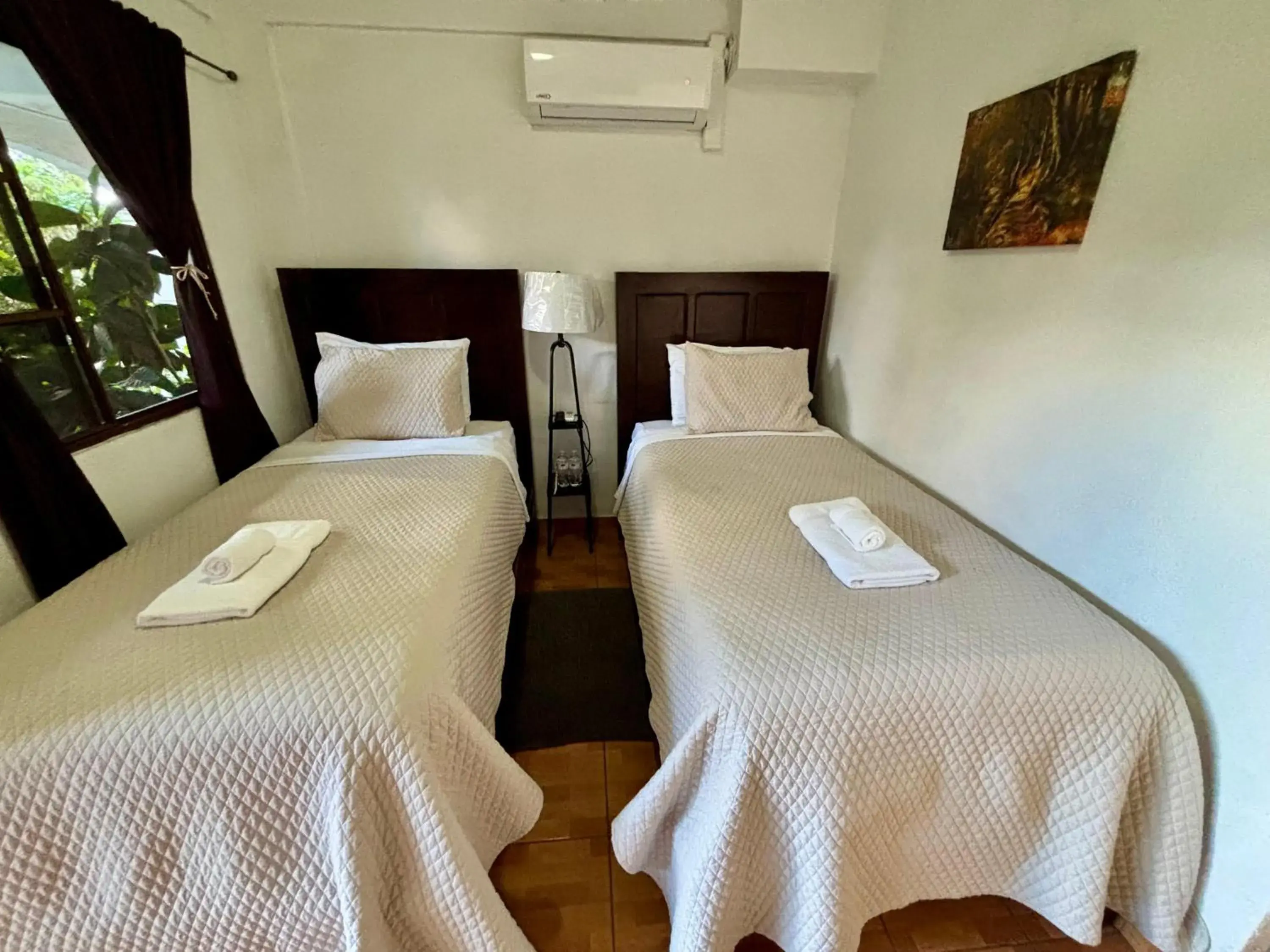 Twin Room in Hotel & Restaurant Fleur de Lis Twin Room in Hotel & Restaurant Fleur de Lis