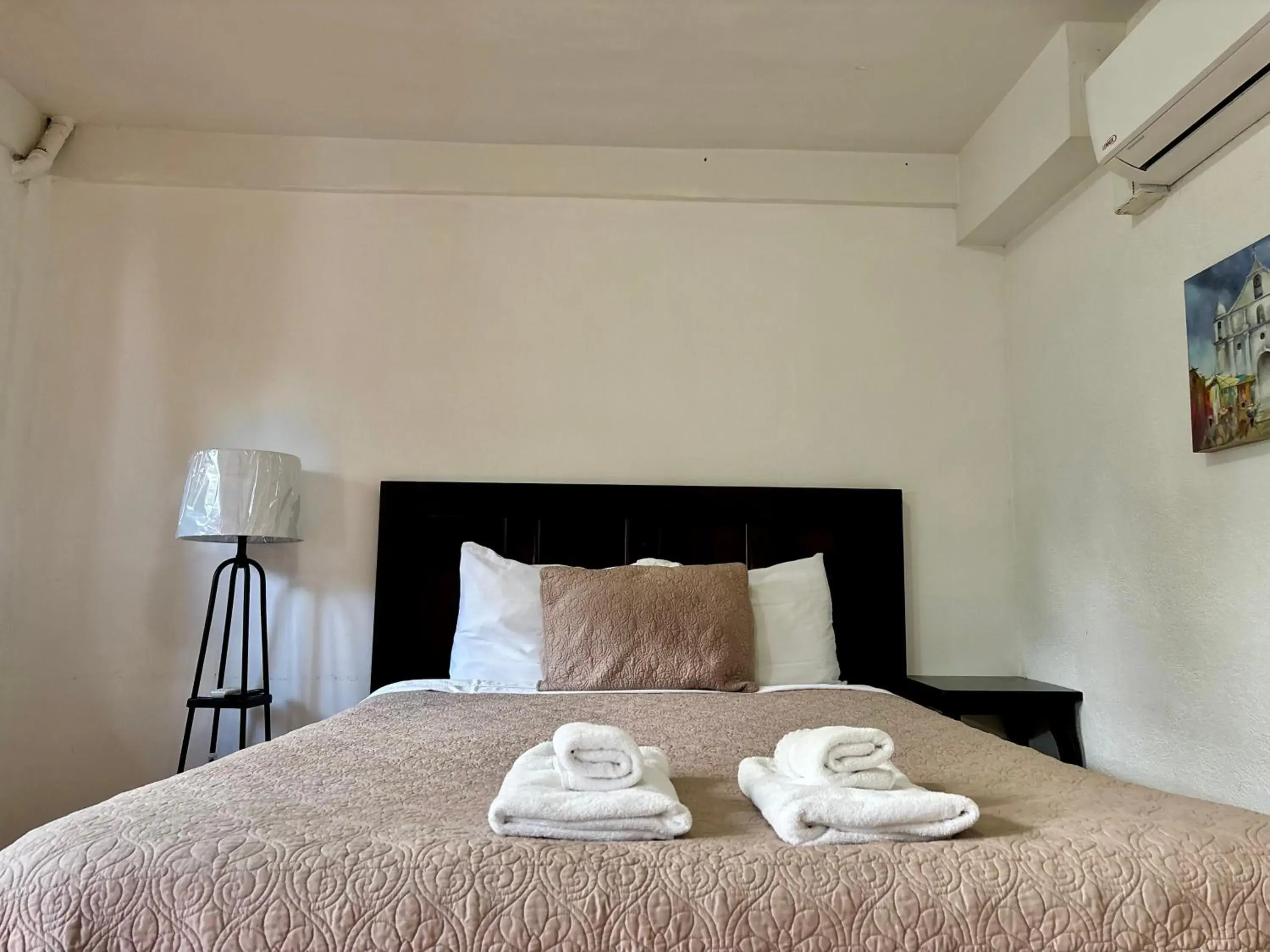 Double Room in Hotel & Restaurant Fleur de Lis Double Room in Hotel & Restaurant Fleur de Lis