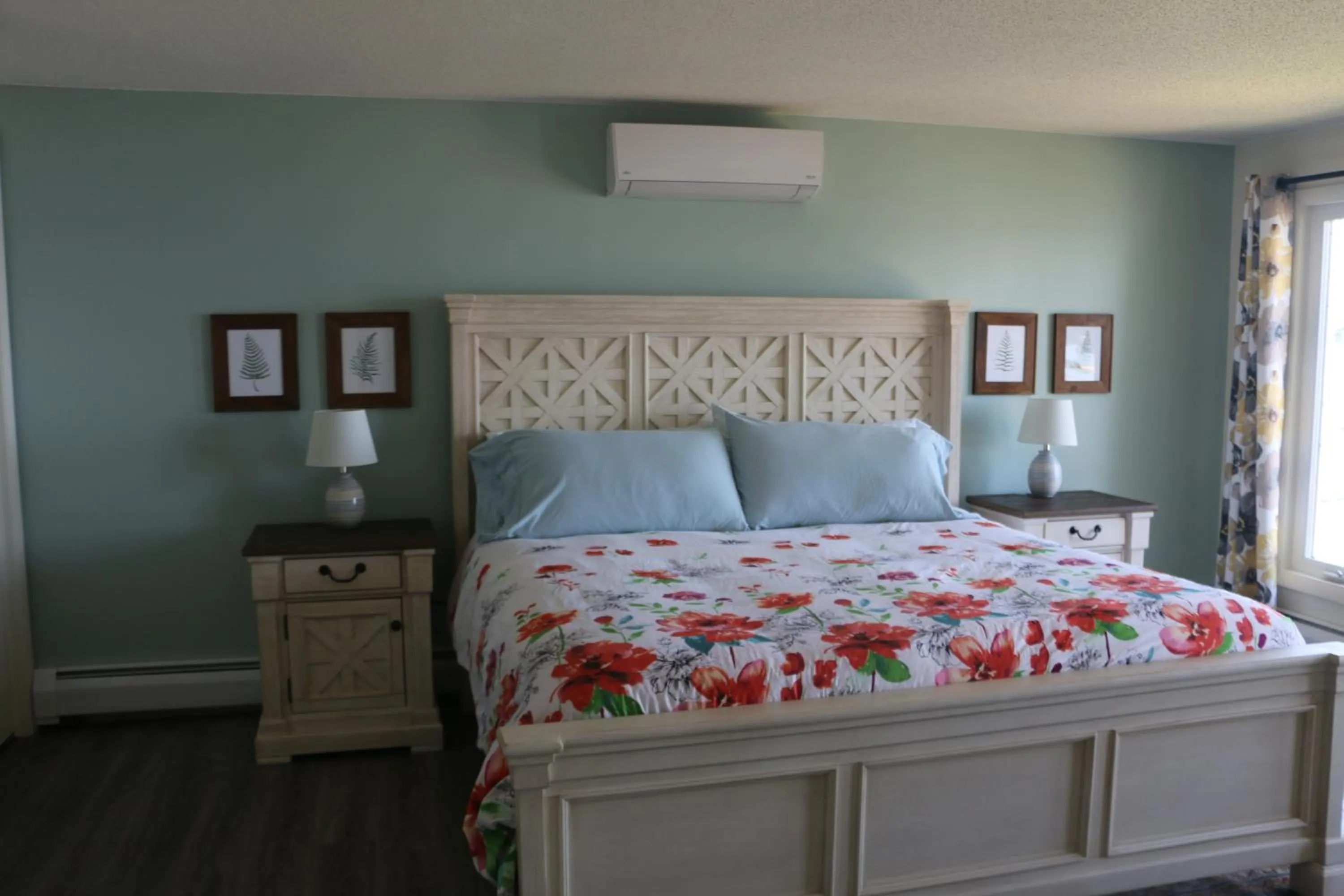 Bedroom, Bed in Lakeshore Vermont