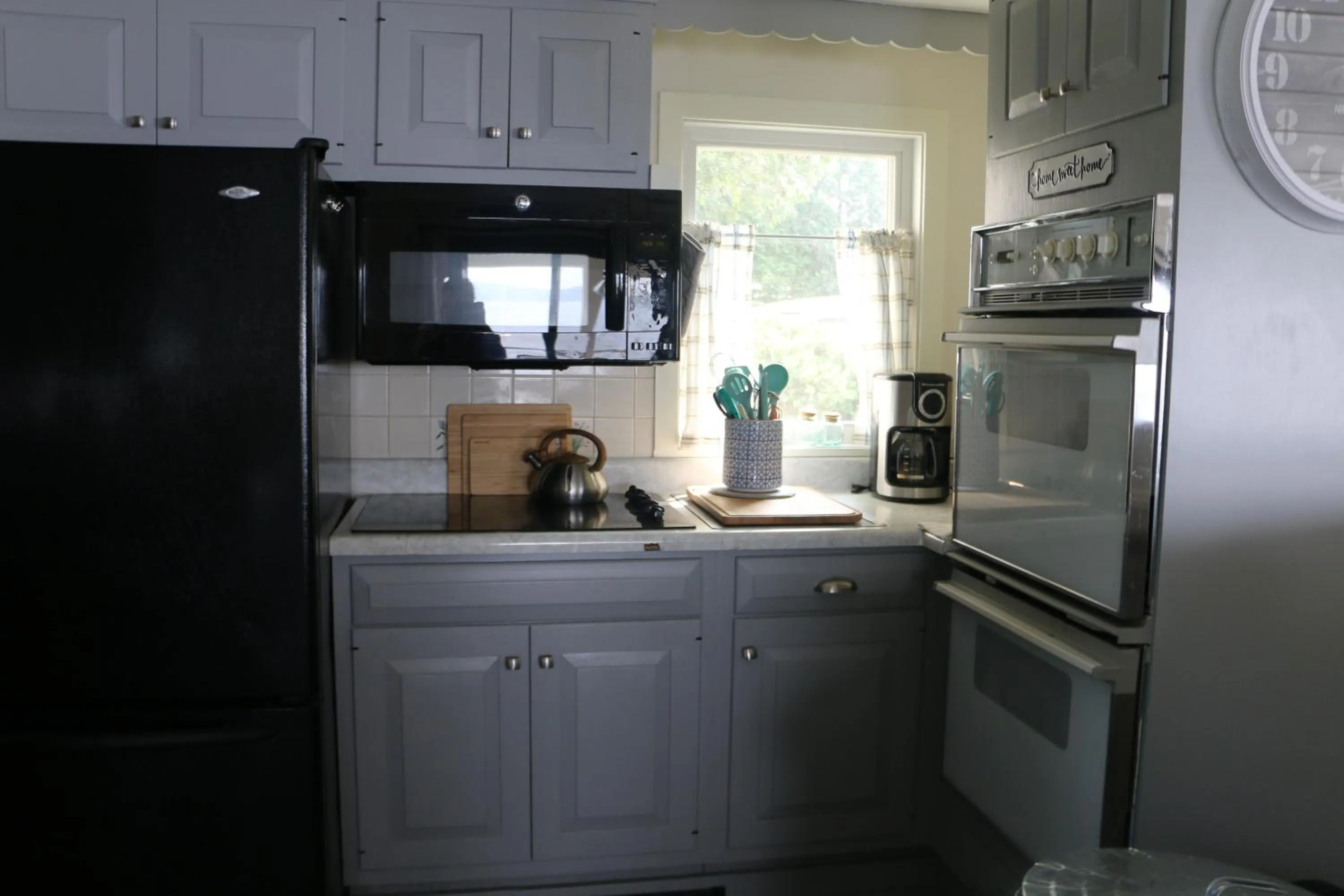 Kitchen or kitchenette in Lakeshore Vermont